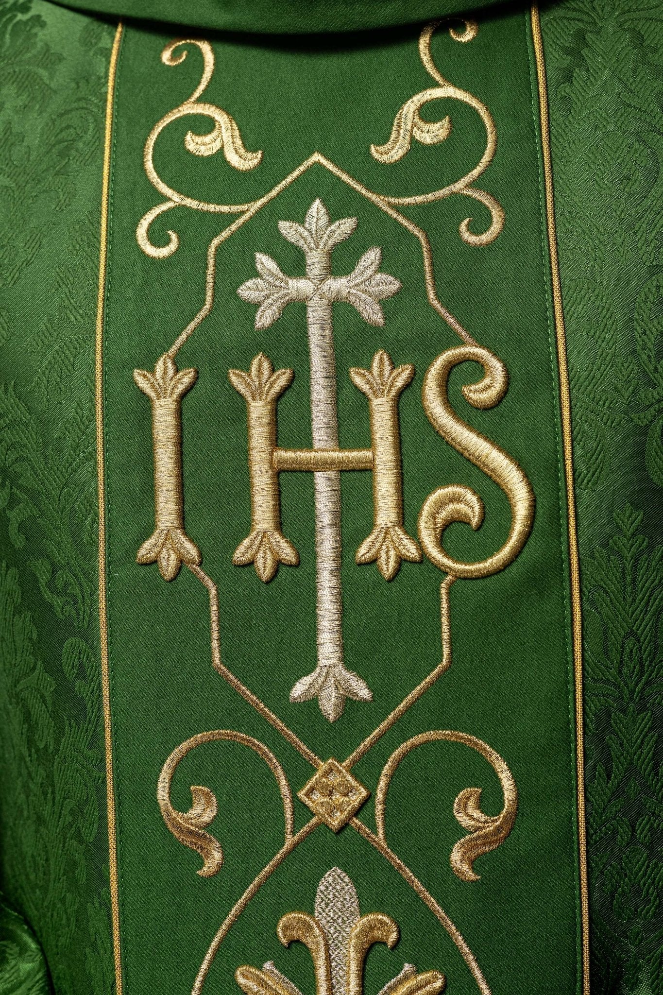 Casula verde com IHS bordado