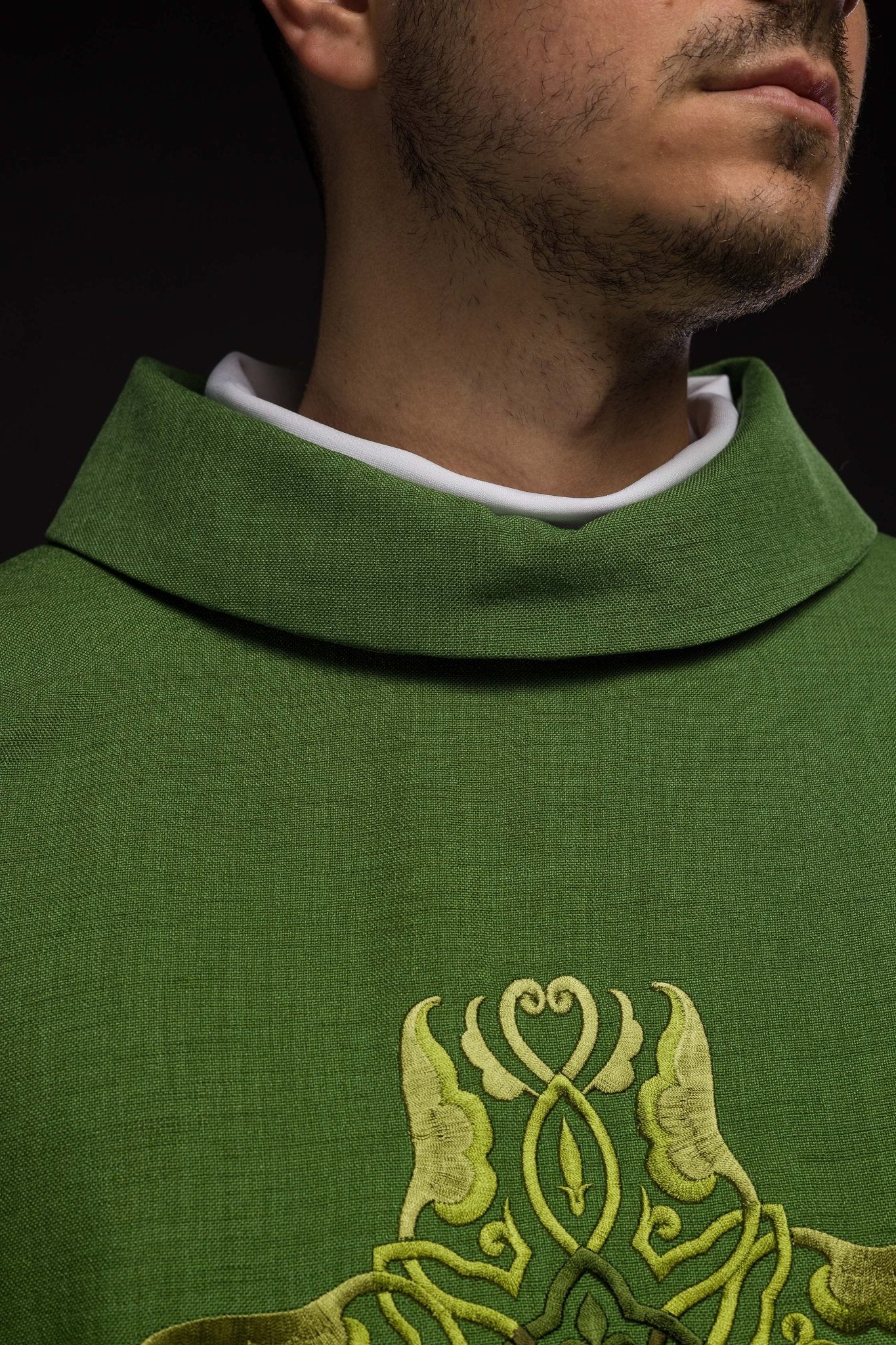Casula verde com bordado de Cruz