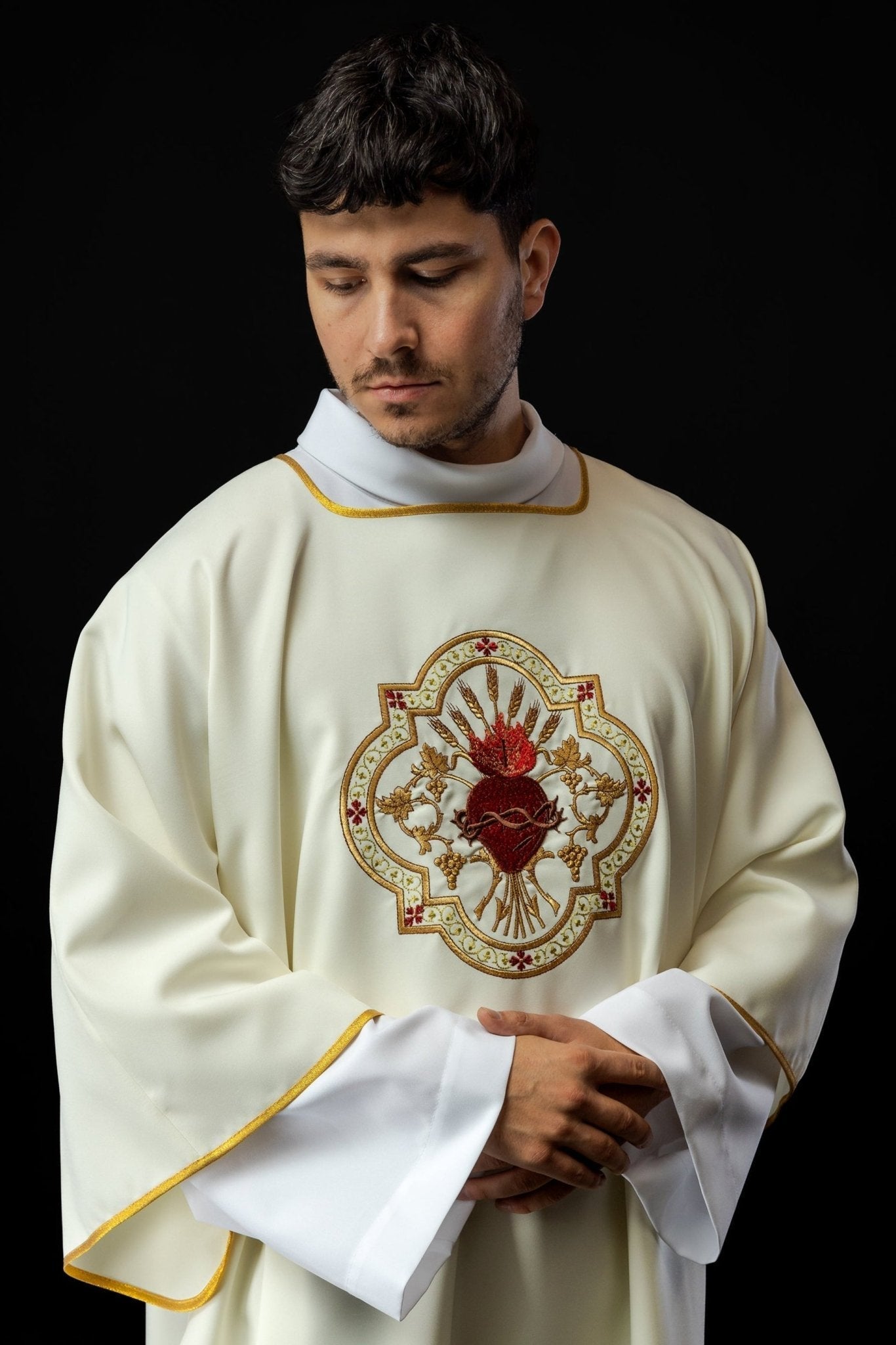 Dalmática com Sagrado Coração de Jesus e Cálice Eucarístico