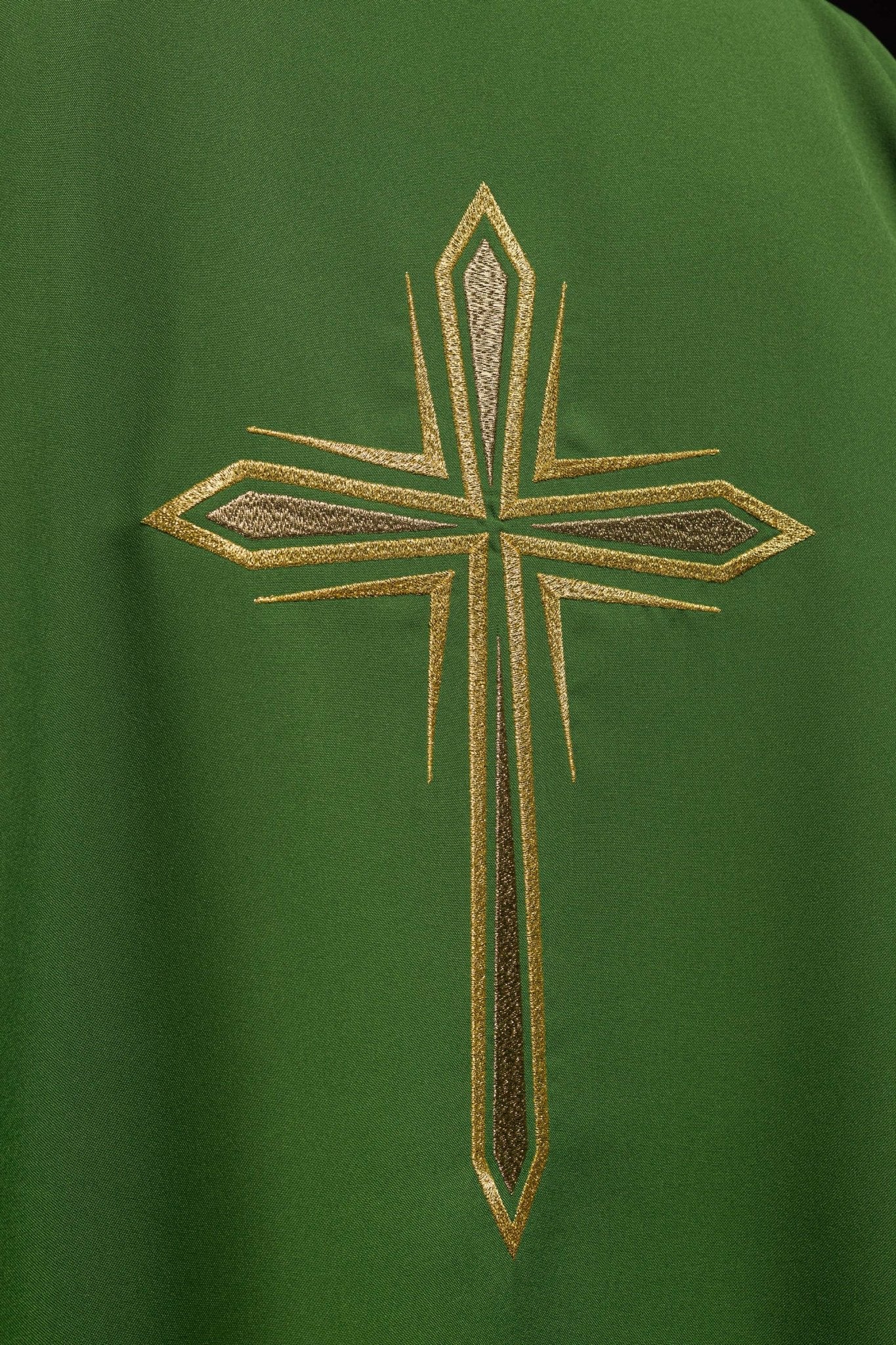 Dalmática verde com cruz bordada dourada