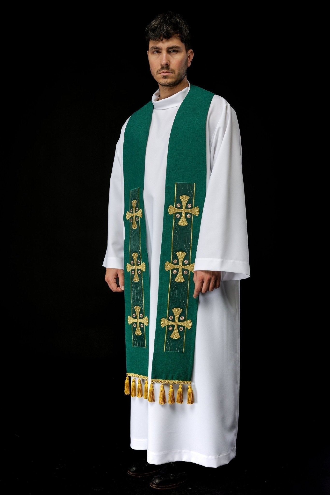 Estola bordada com cruzes verde