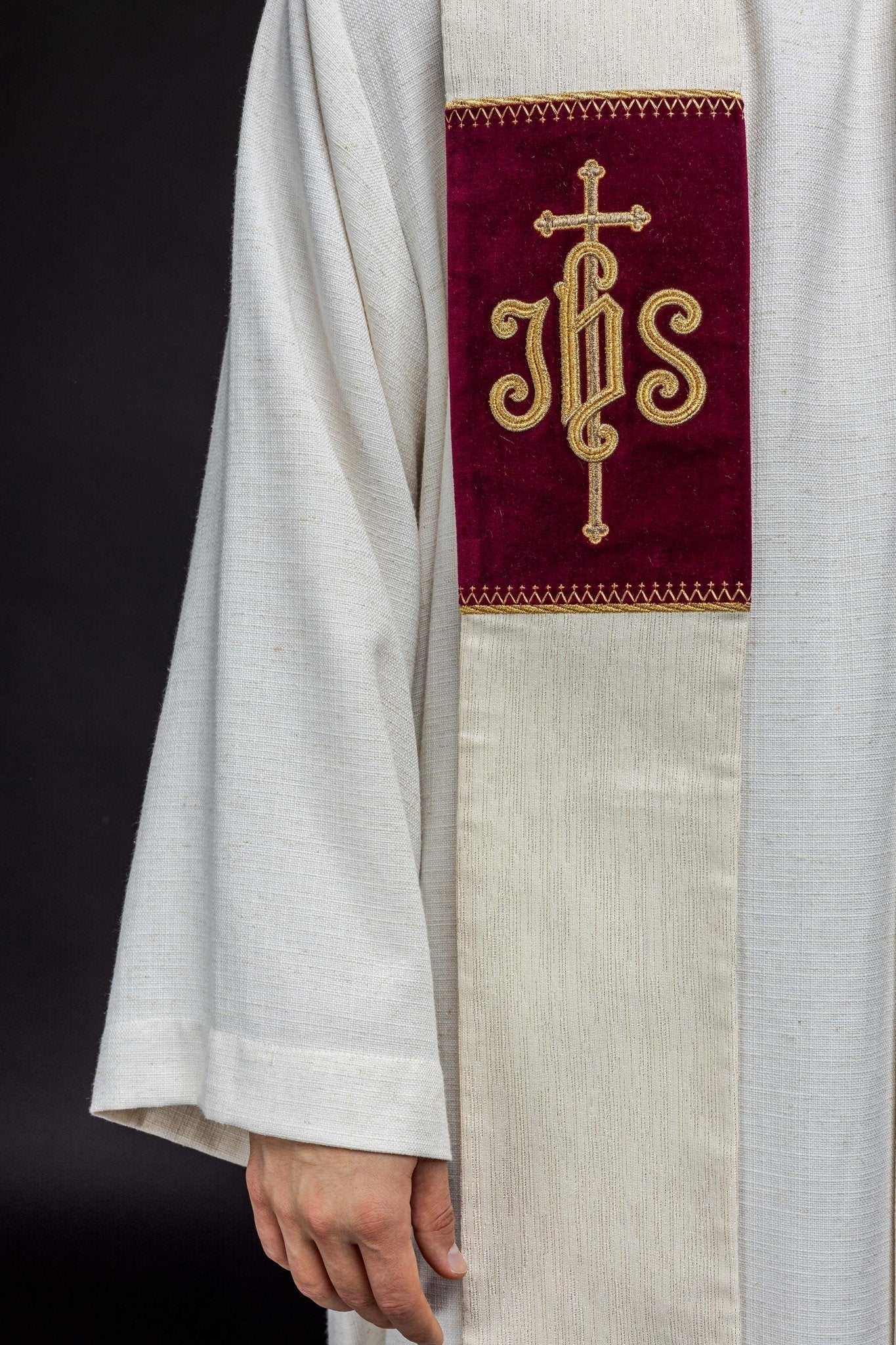 Estola com Cordeiro de Deus bordado e símbolo JHS
