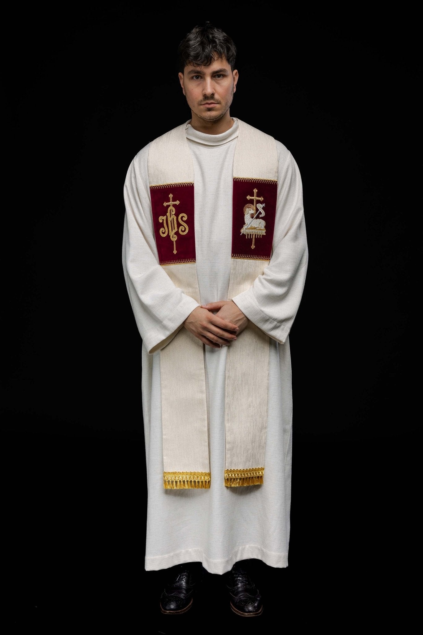 Estola com Cordeiro de Deus bordado e símbolo JHS