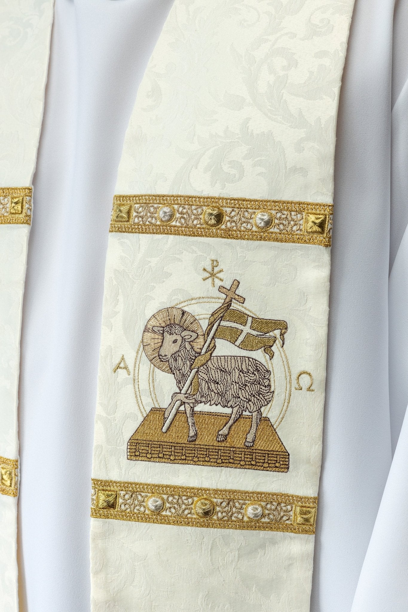 Estola com Cordeiro Pascal bordado em tecido jacquard