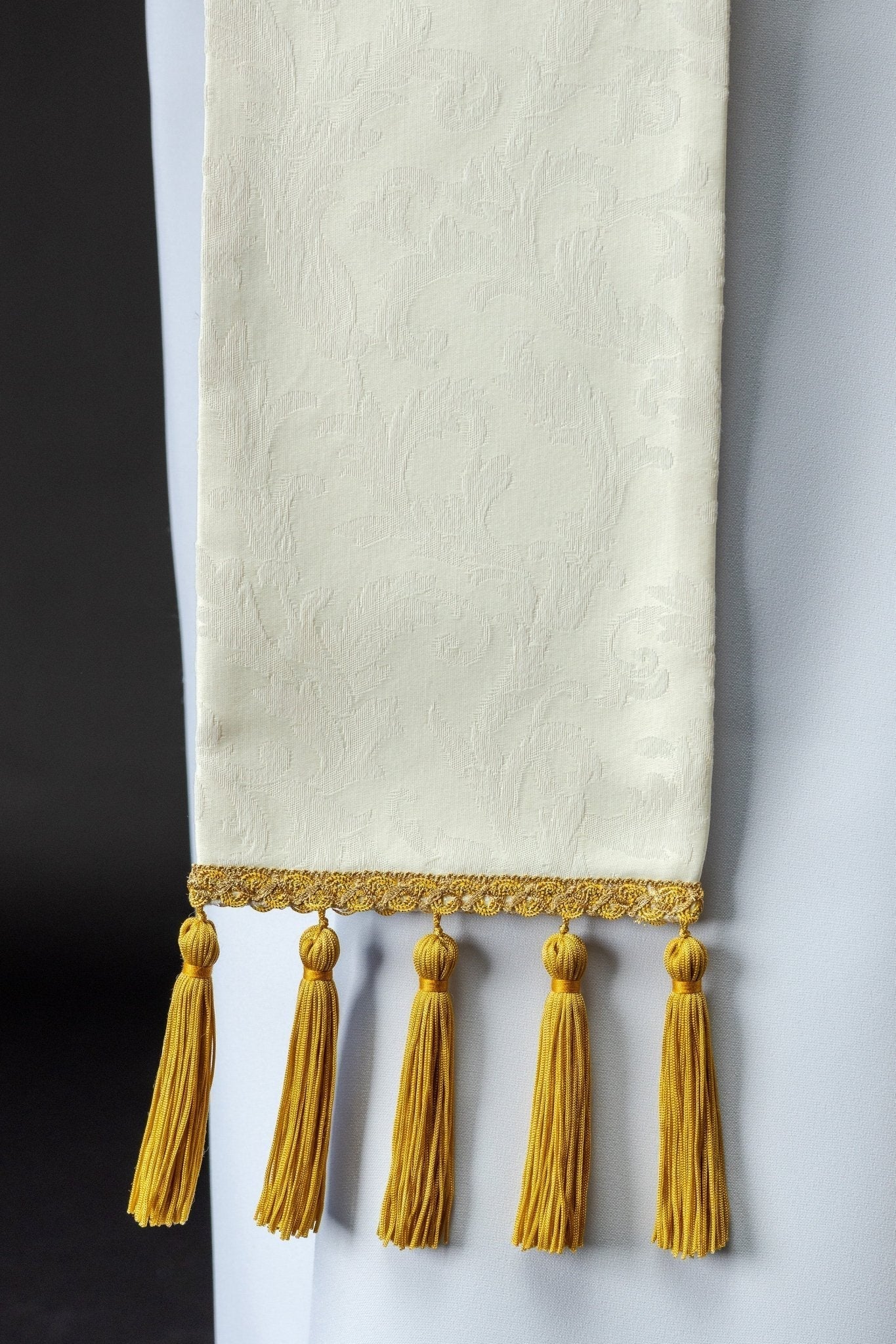 Estola com Cordeiro Pascal bordado em tecido jacquard