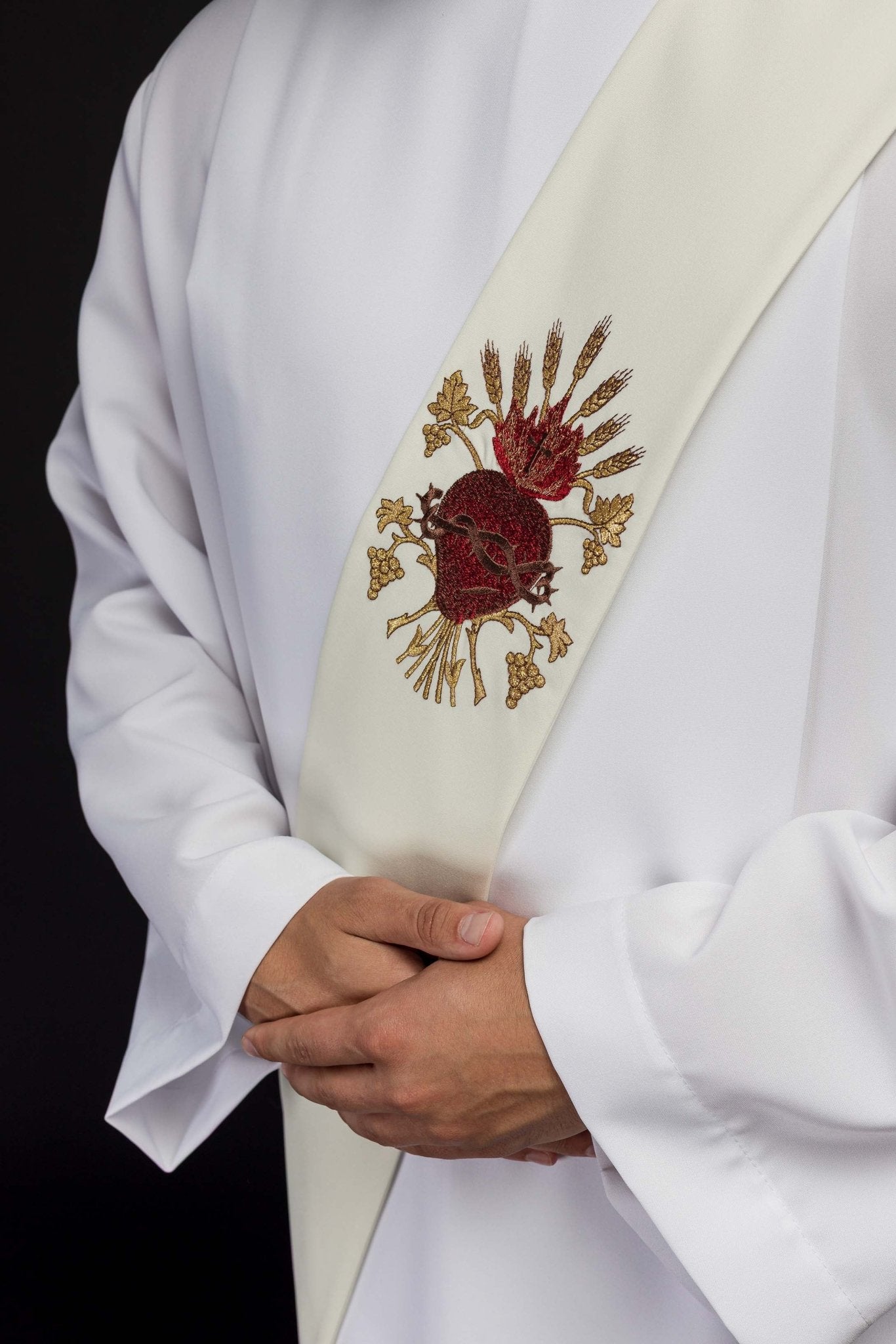 Estola diaconal com bordado do Sagrado Coração de Jesus