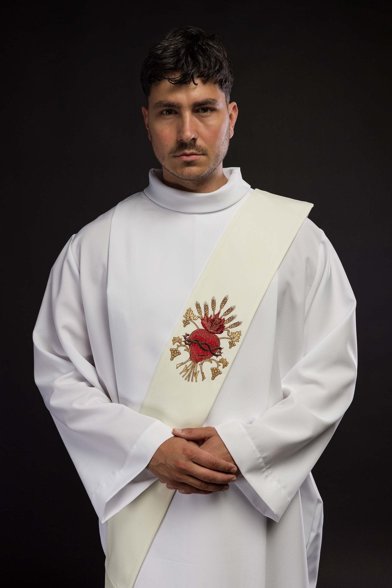 Estola diaconal com bordado do Sagrado Coração de Jesus