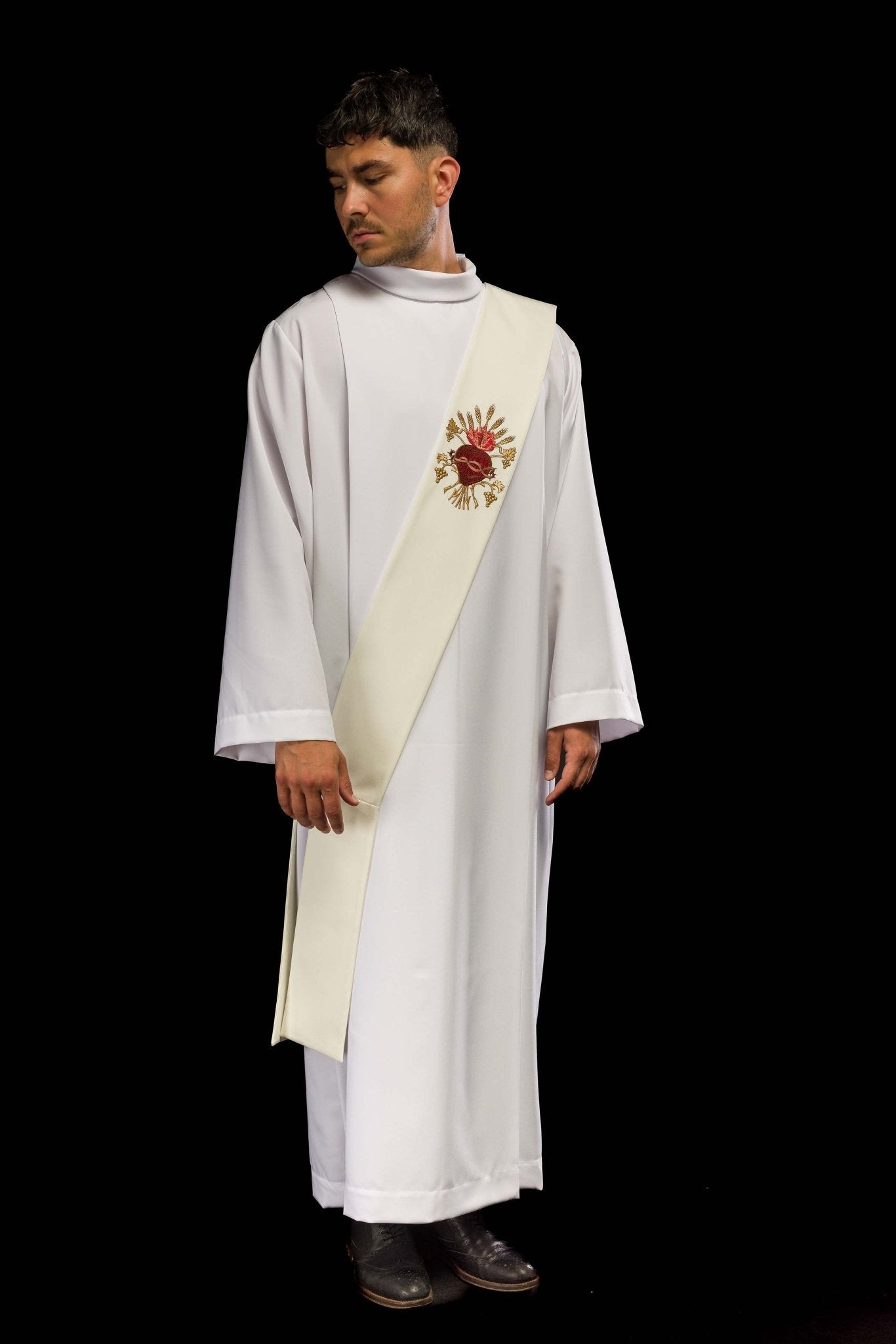 Estola diaconal com bordado do Sagrado Coração de Jesus