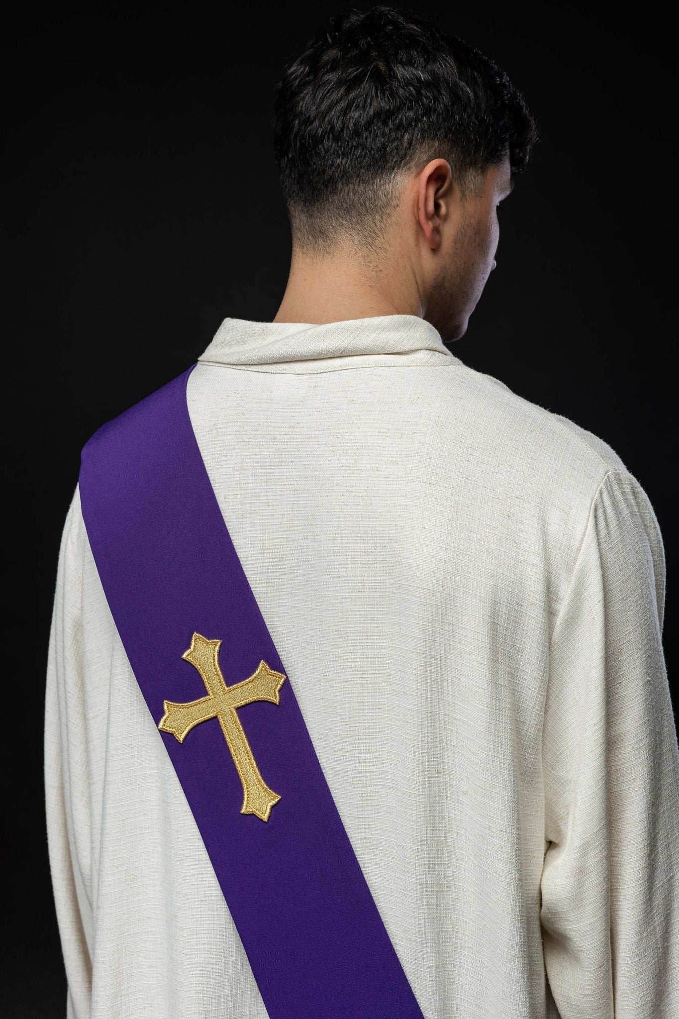 Estola diaconal roxa com cruz