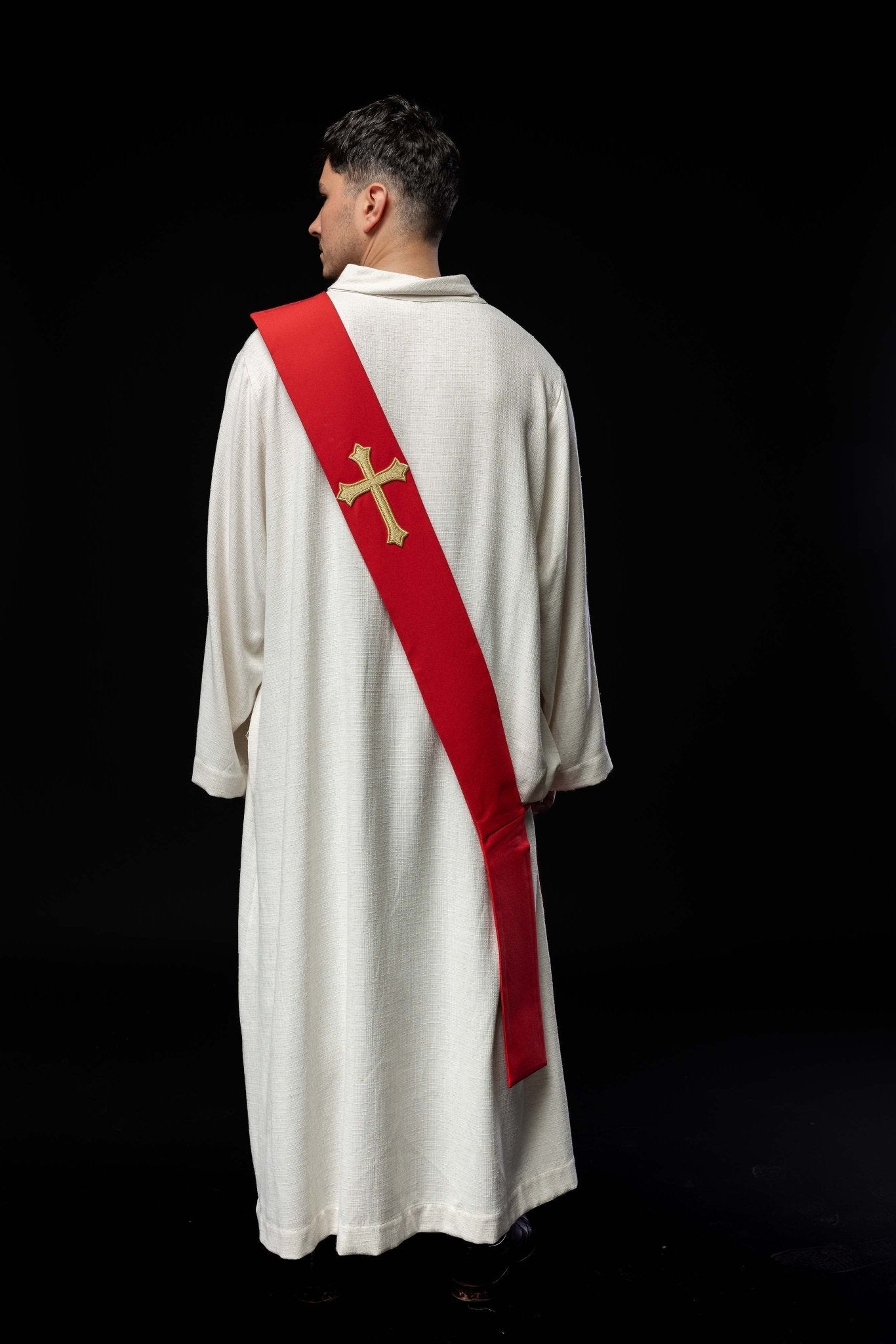 Estola diaconal vermelha com cruz