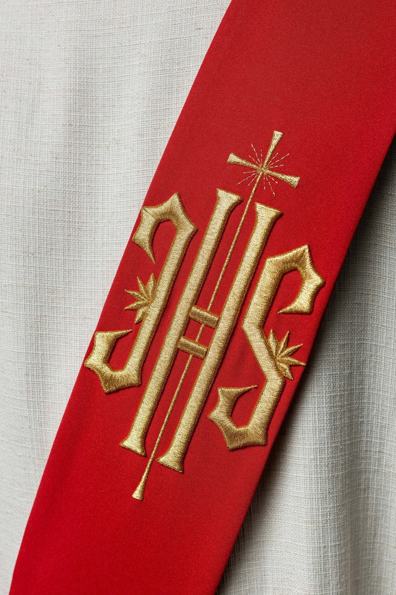 Estola diaconal bordada IHS com cruz