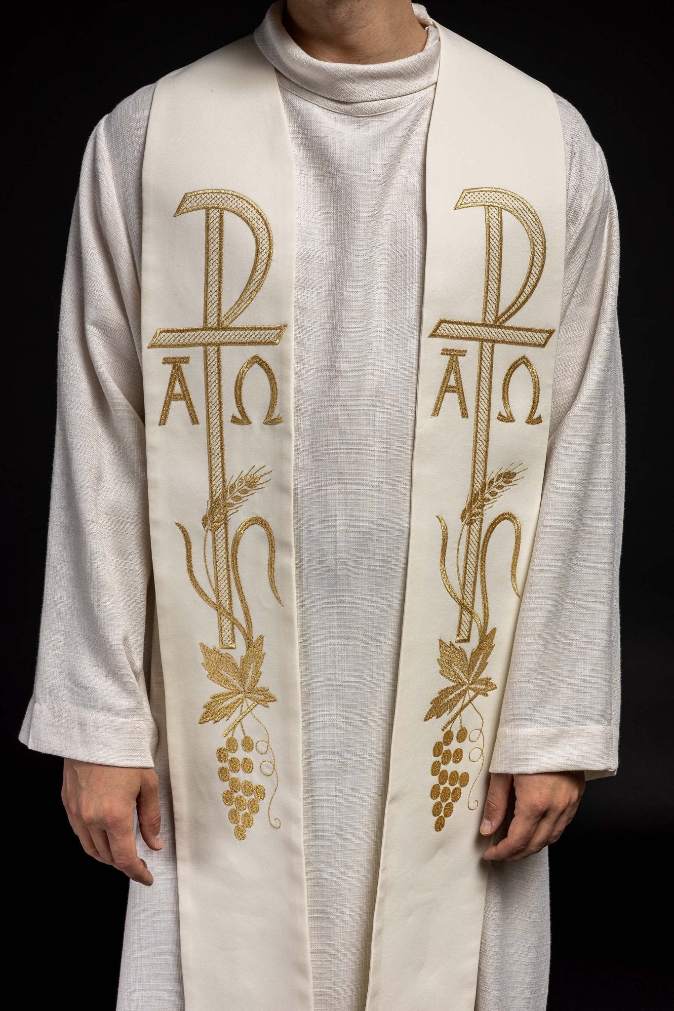 Estola sacerdotal bordada Alfa e Ômega creme
