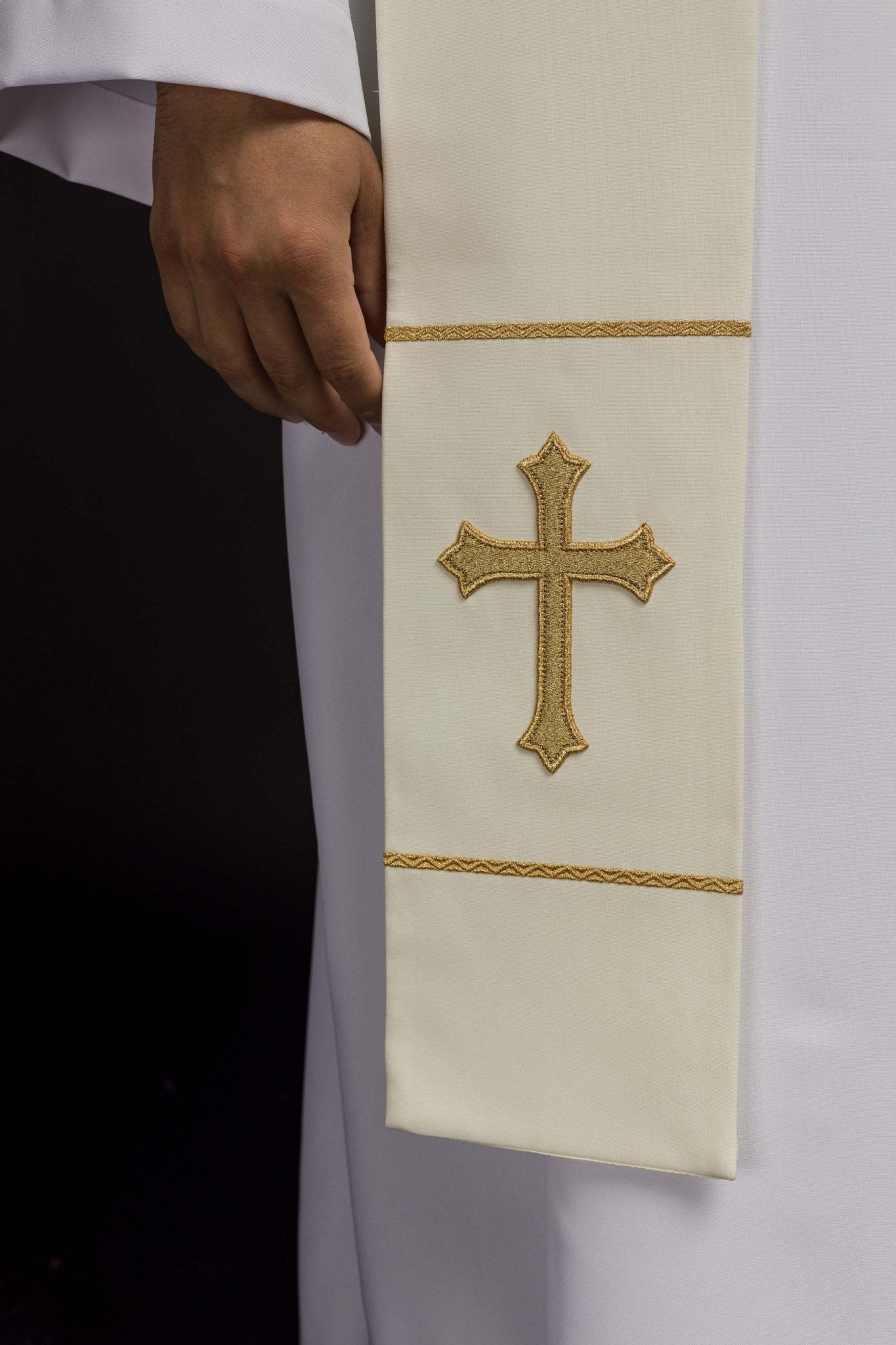 Estola sacerdotal bordada com cruz creme