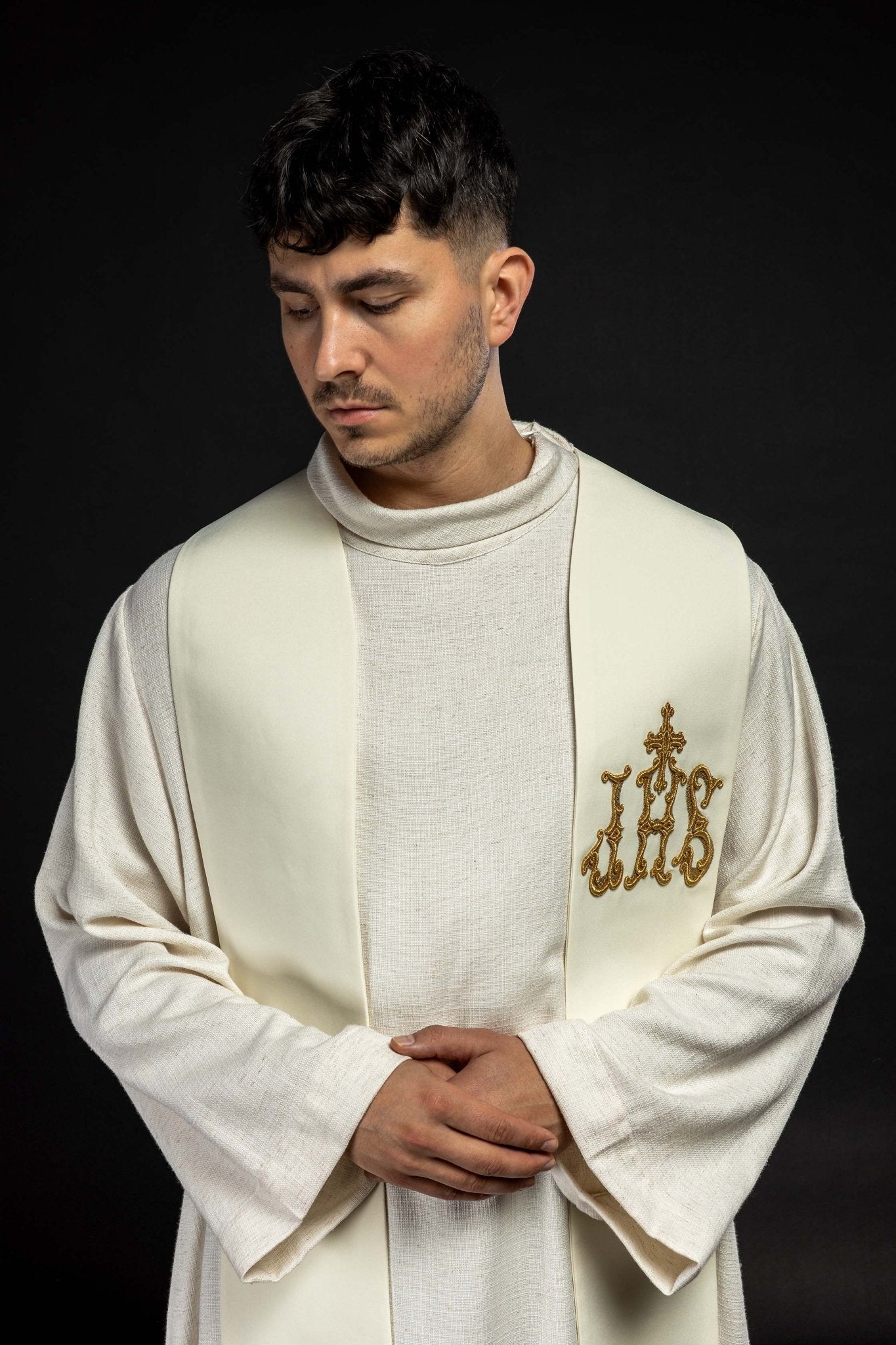 Estola sacerdotal bordada Cruz e IHS creme