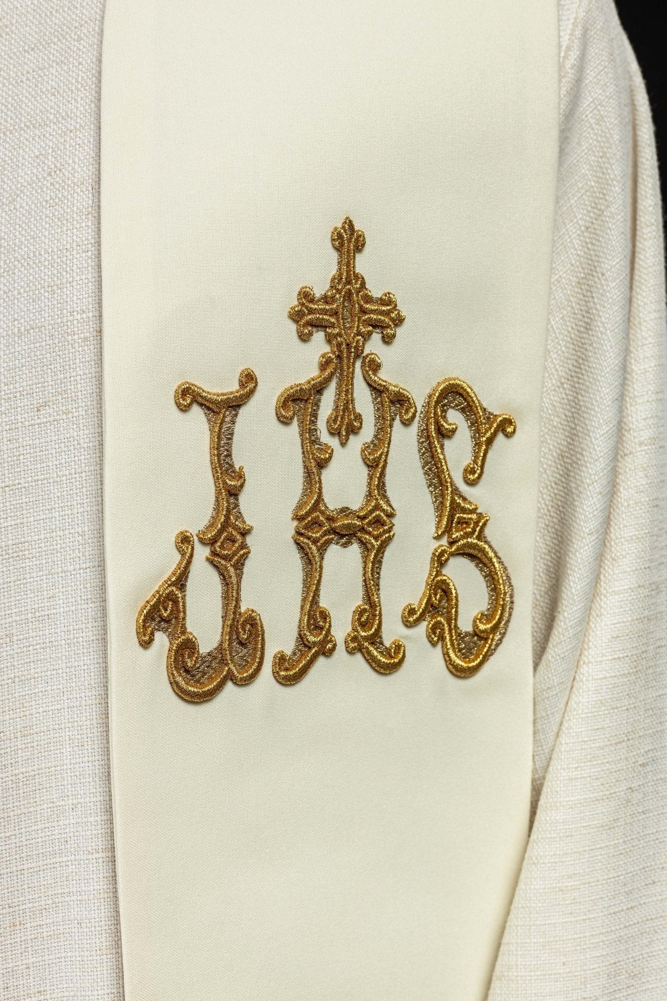 Estola sacerdotal bordada Cruz e IHS creme