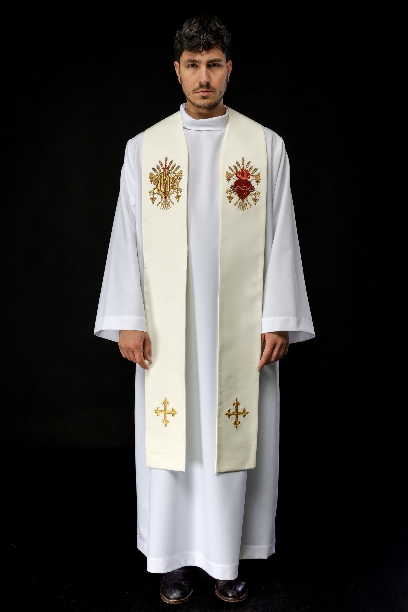 Estola bordada cruz, IHS e Coração de Jesus Cristo creme