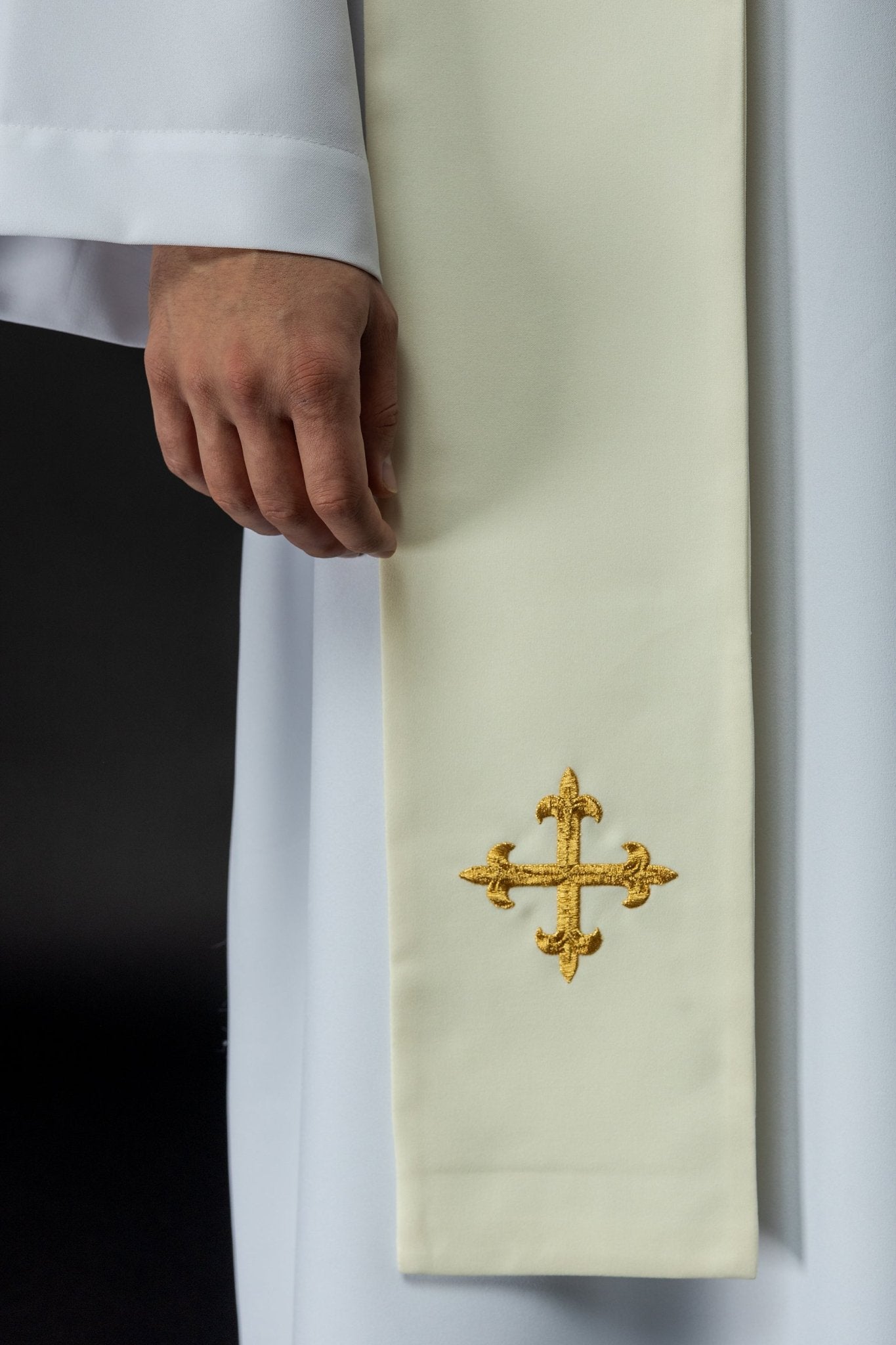 Estola bordada cruz, IHS e Coração de Jesus Cristo creme