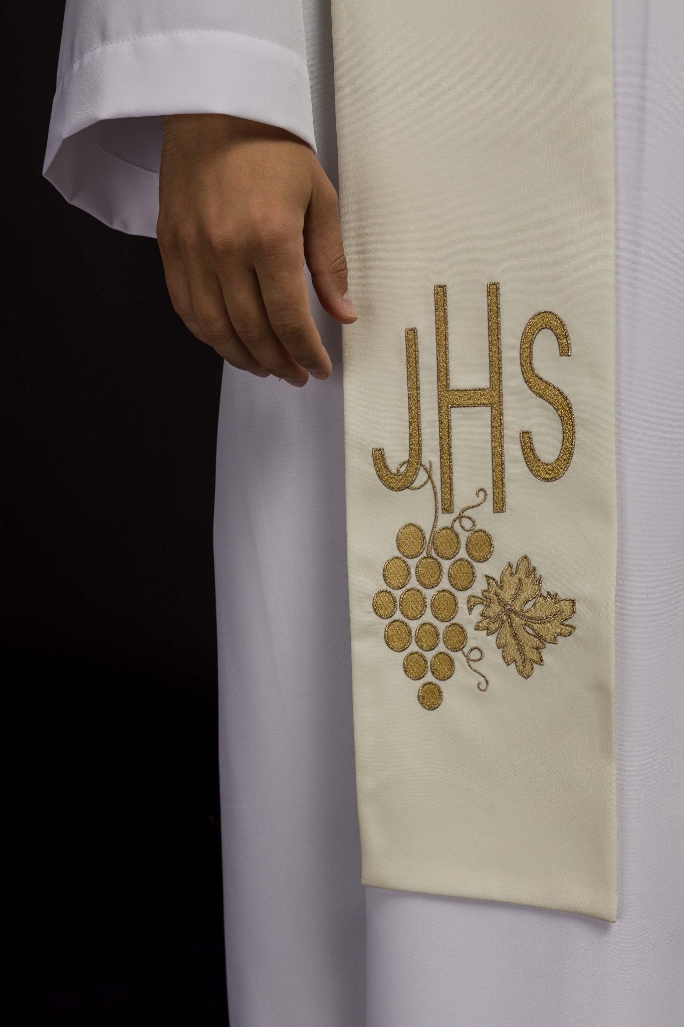 Estola sacerdotal bordada IHS com uvas creme