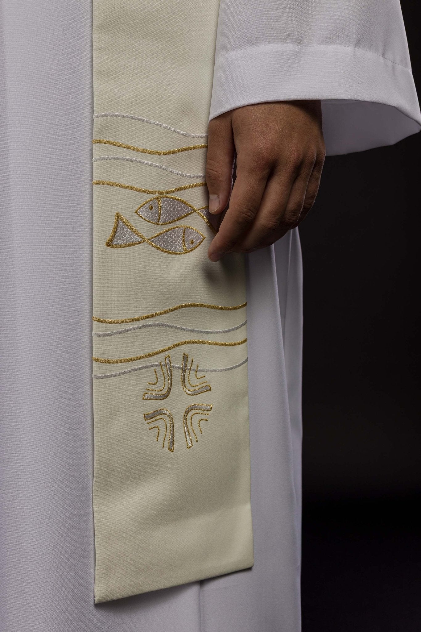 Estola sacerdotal bordada com padrão de Peixes na cor creme