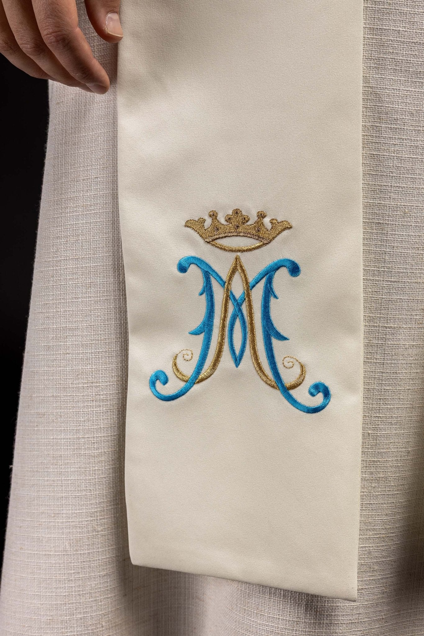 Estola mariana bordada creme