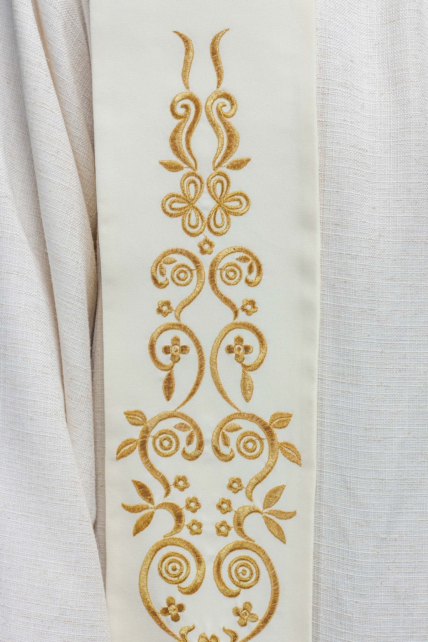 Estola mariana bordada creme