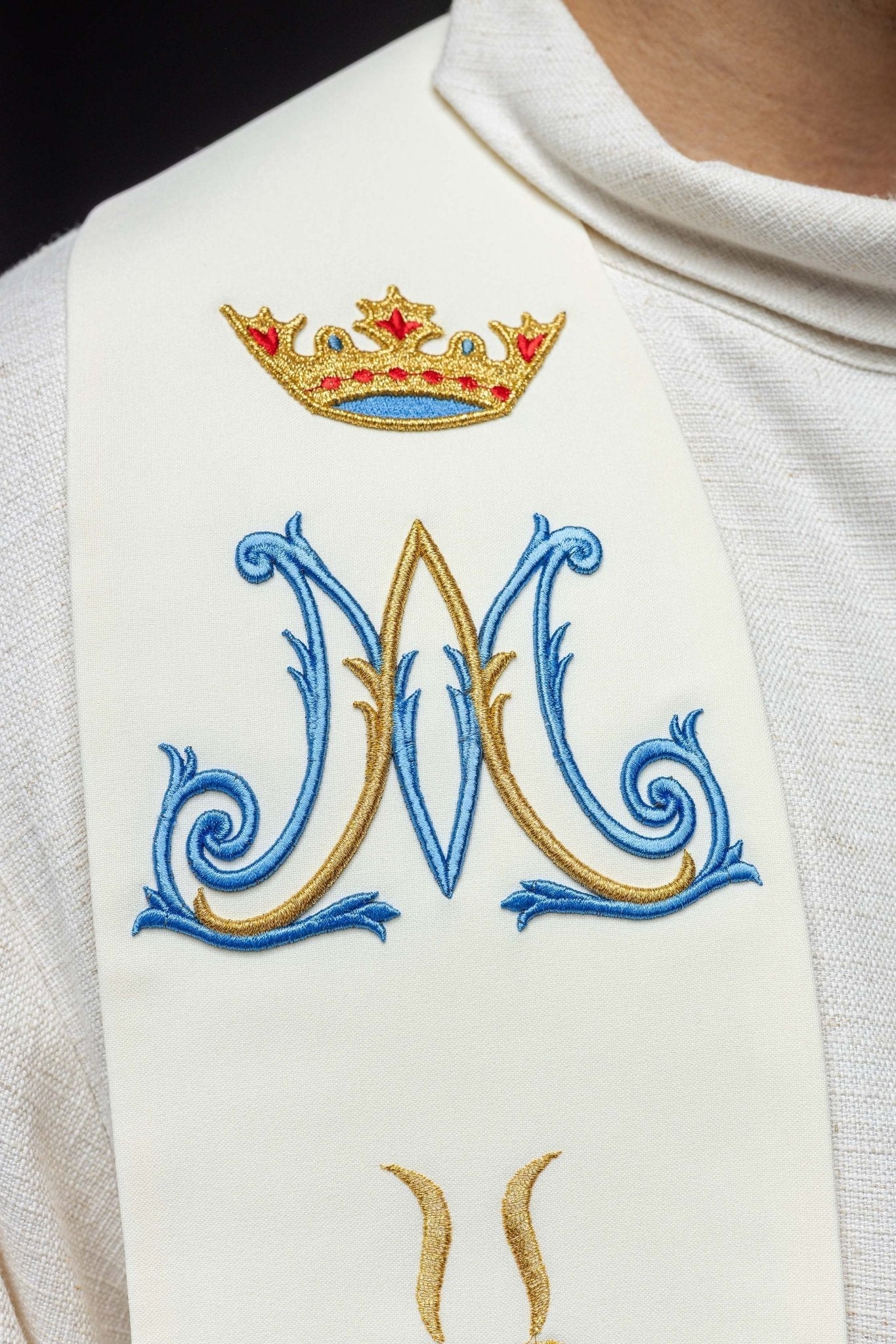 Estola mariana bordada creme