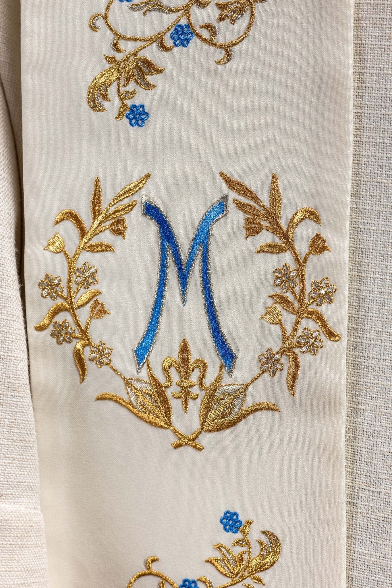 Estola mariana bordada creme