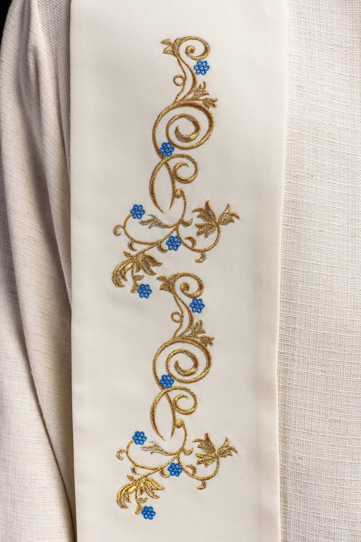 Estola mariana bordada creme