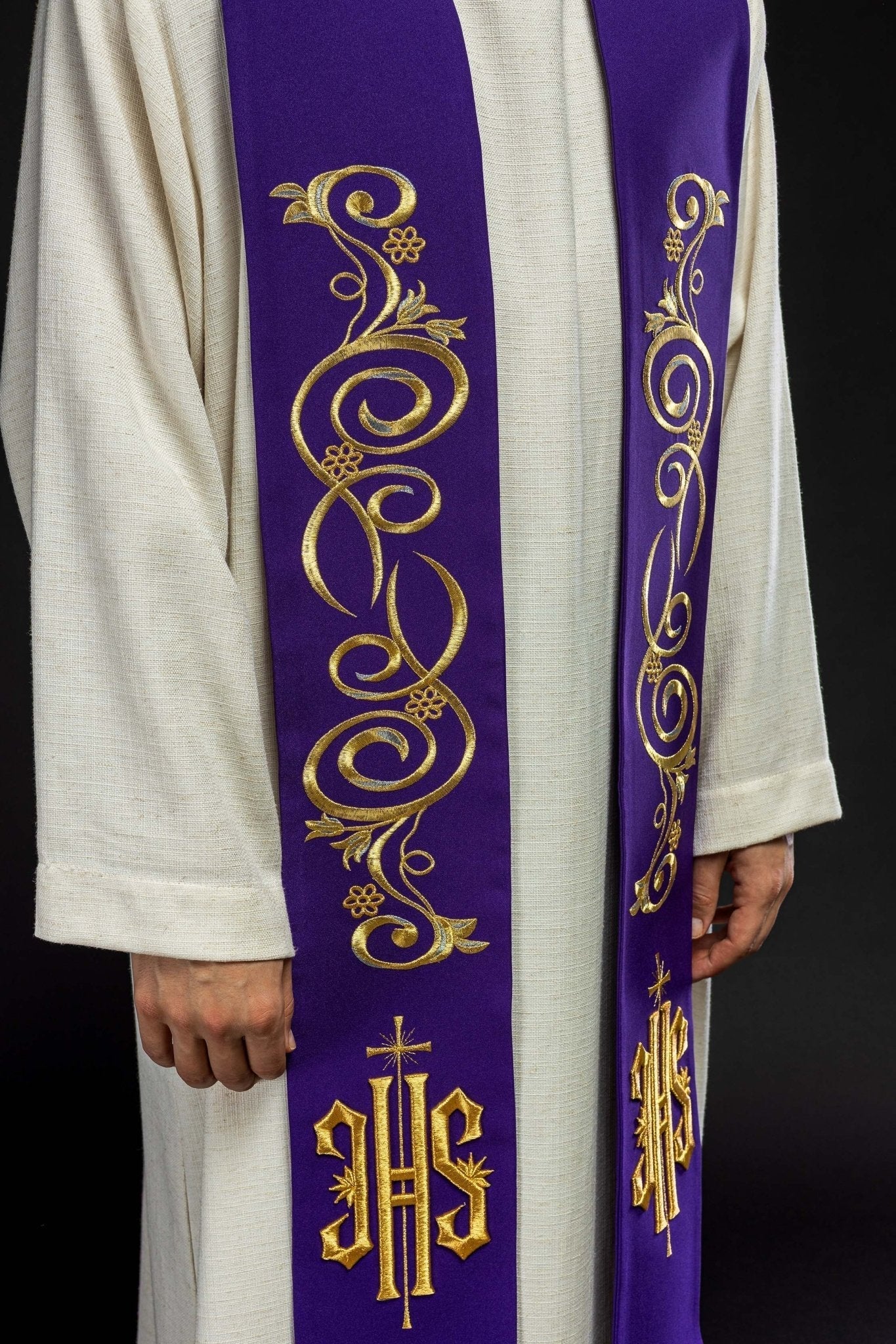 Estola sacerdotal bordada IHS roxa
