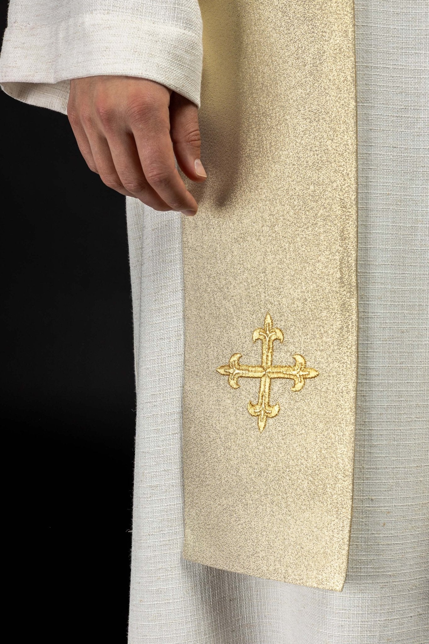 Estola sacerdotal dourada bordada
