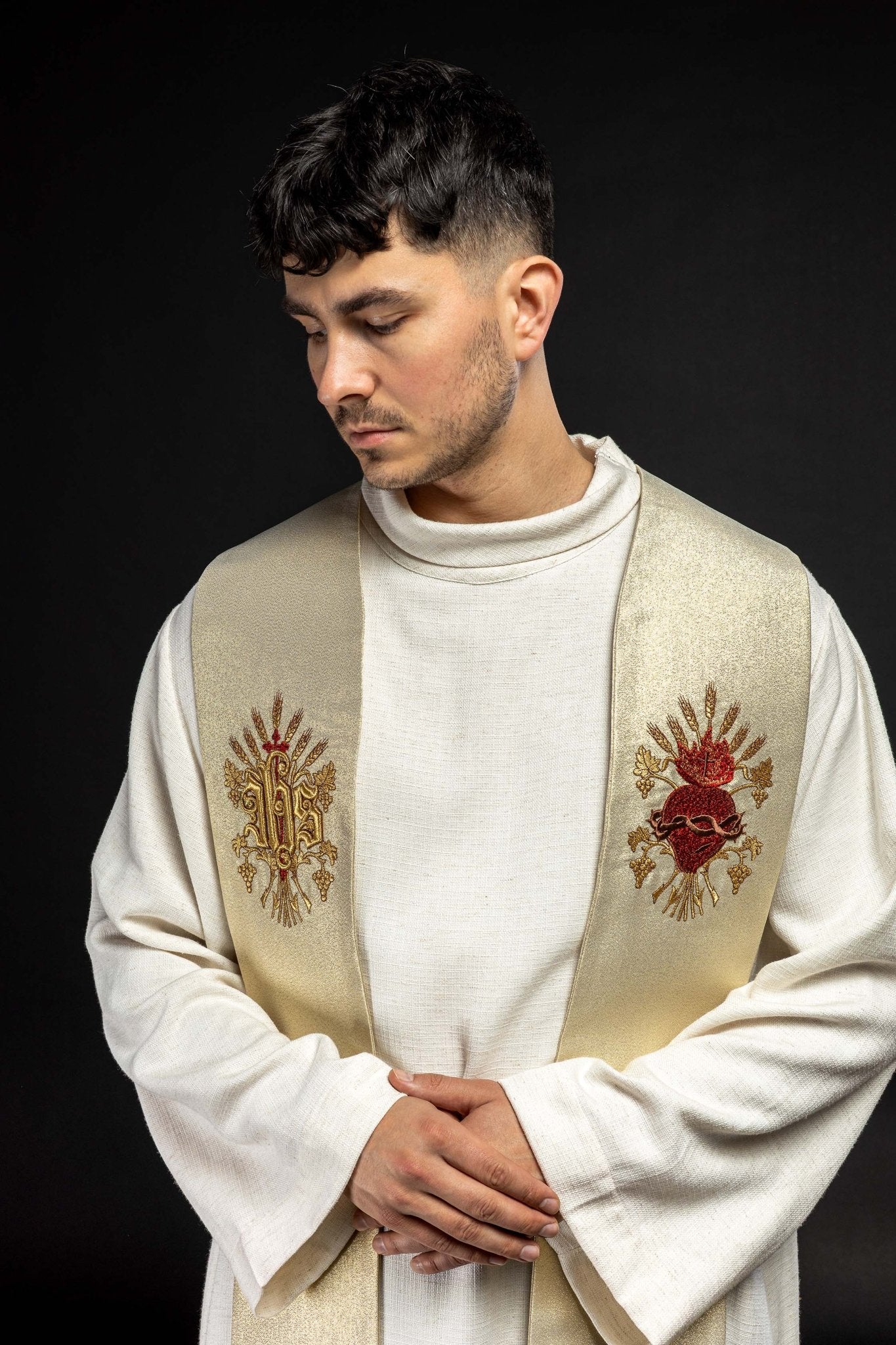 Estola sacerdotal dourada bordada
