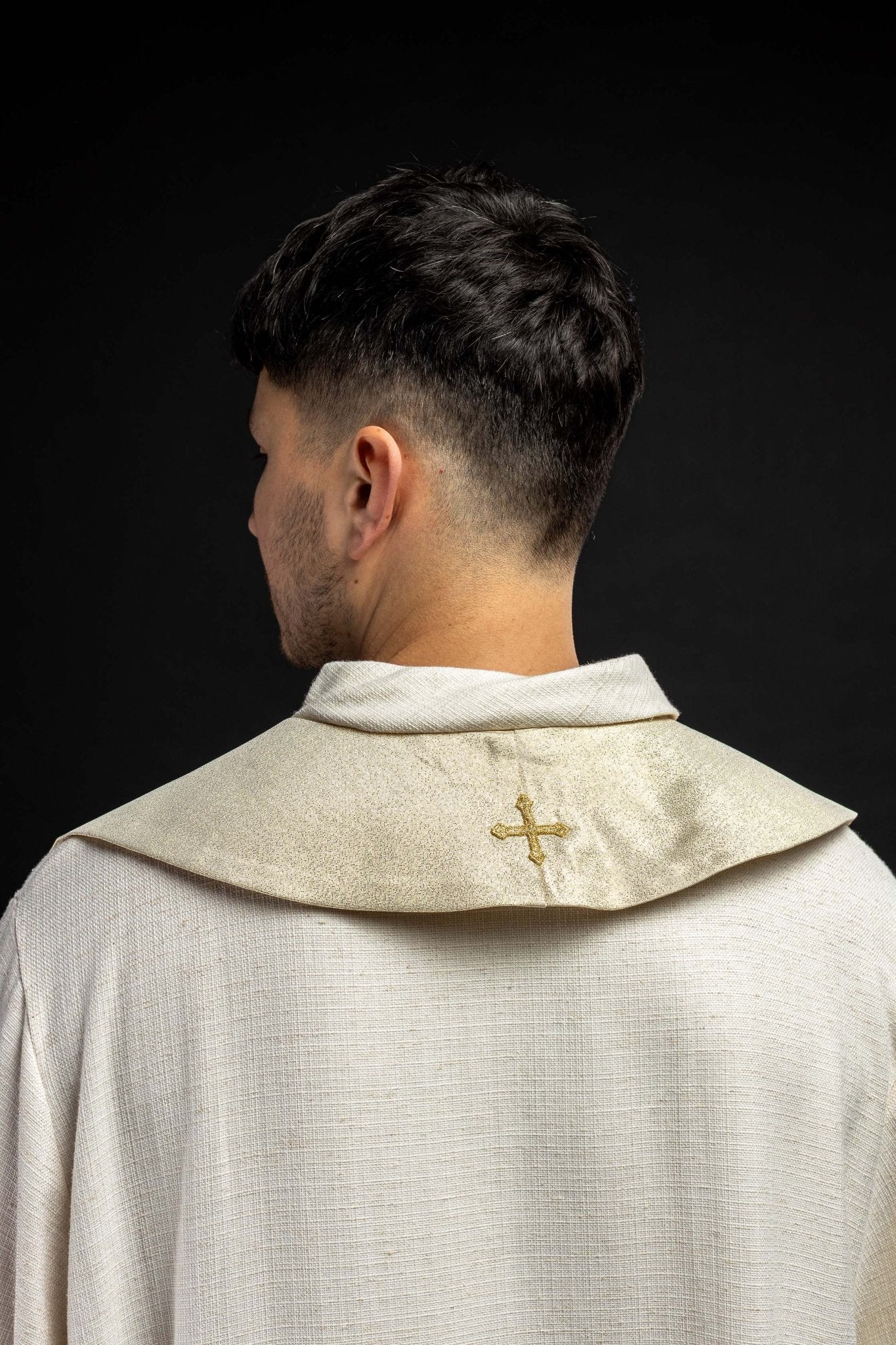 Estola sacerdotal dourada bordada