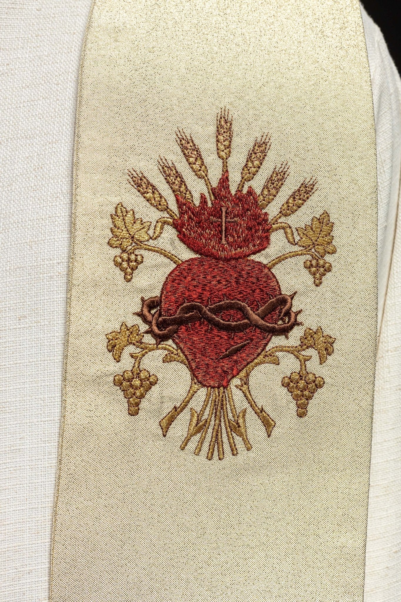 Estola sacerdotal dourada bordada