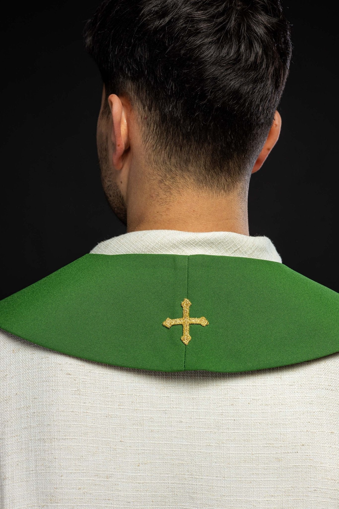 Estola verde com bordado IHS