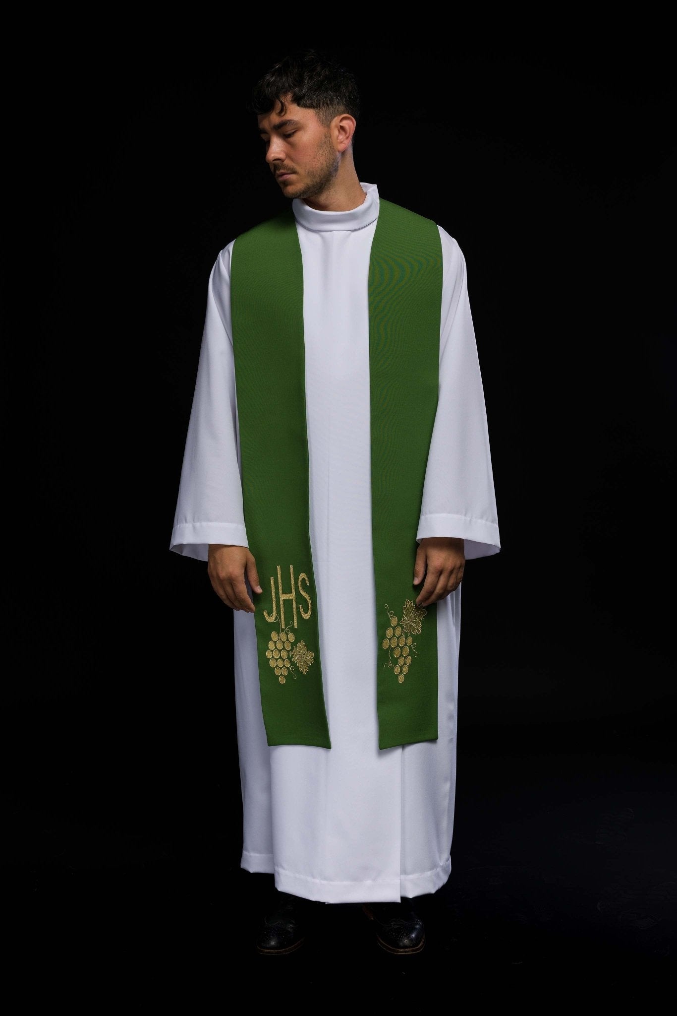 Estola sacerdotal verde bordada IHS com uvas