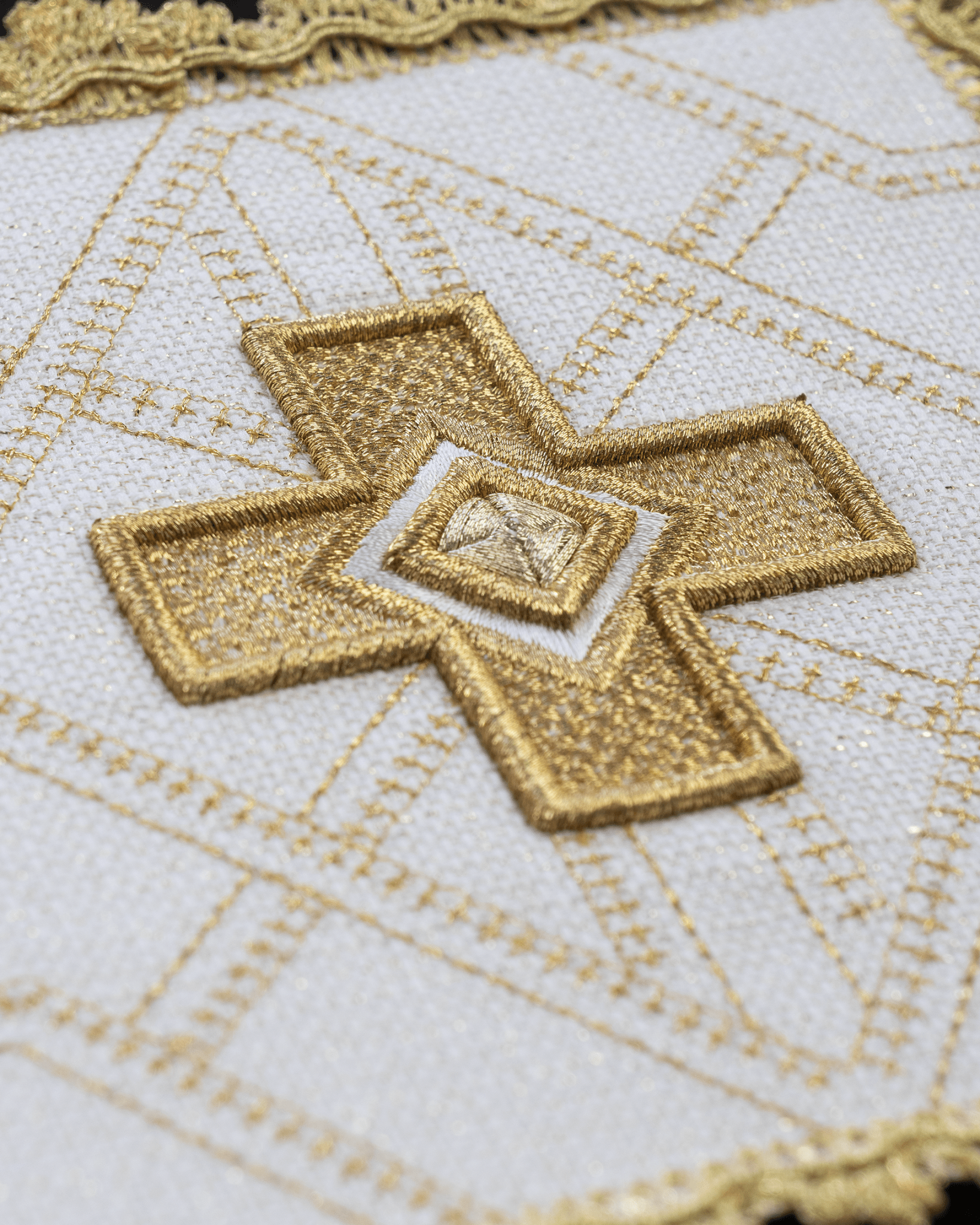 Conjunto de quatro palas com bordado dourado