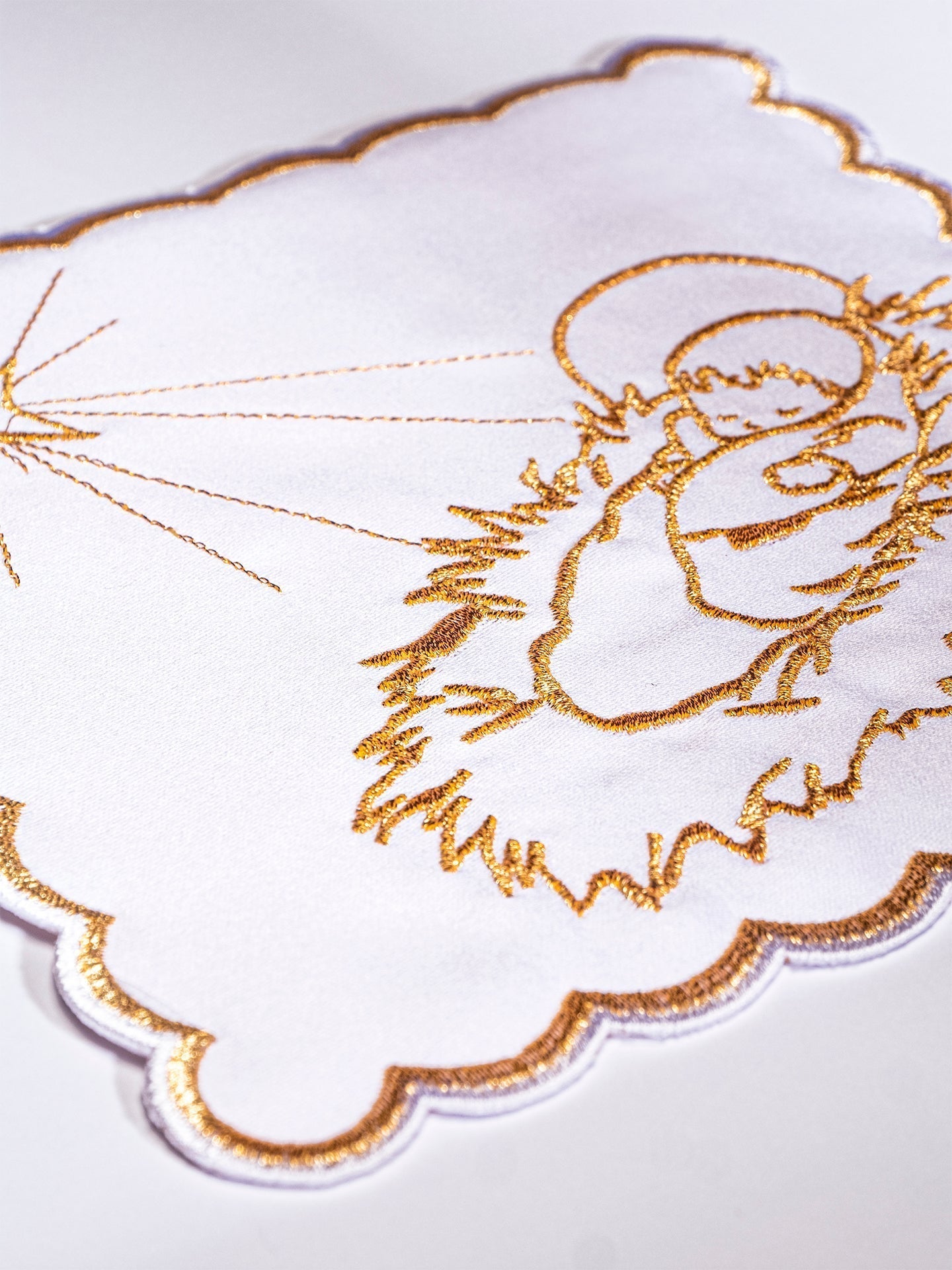 Conjunto de alfaias litúrgicas branco bordado com o Menino Jesus para o Natal