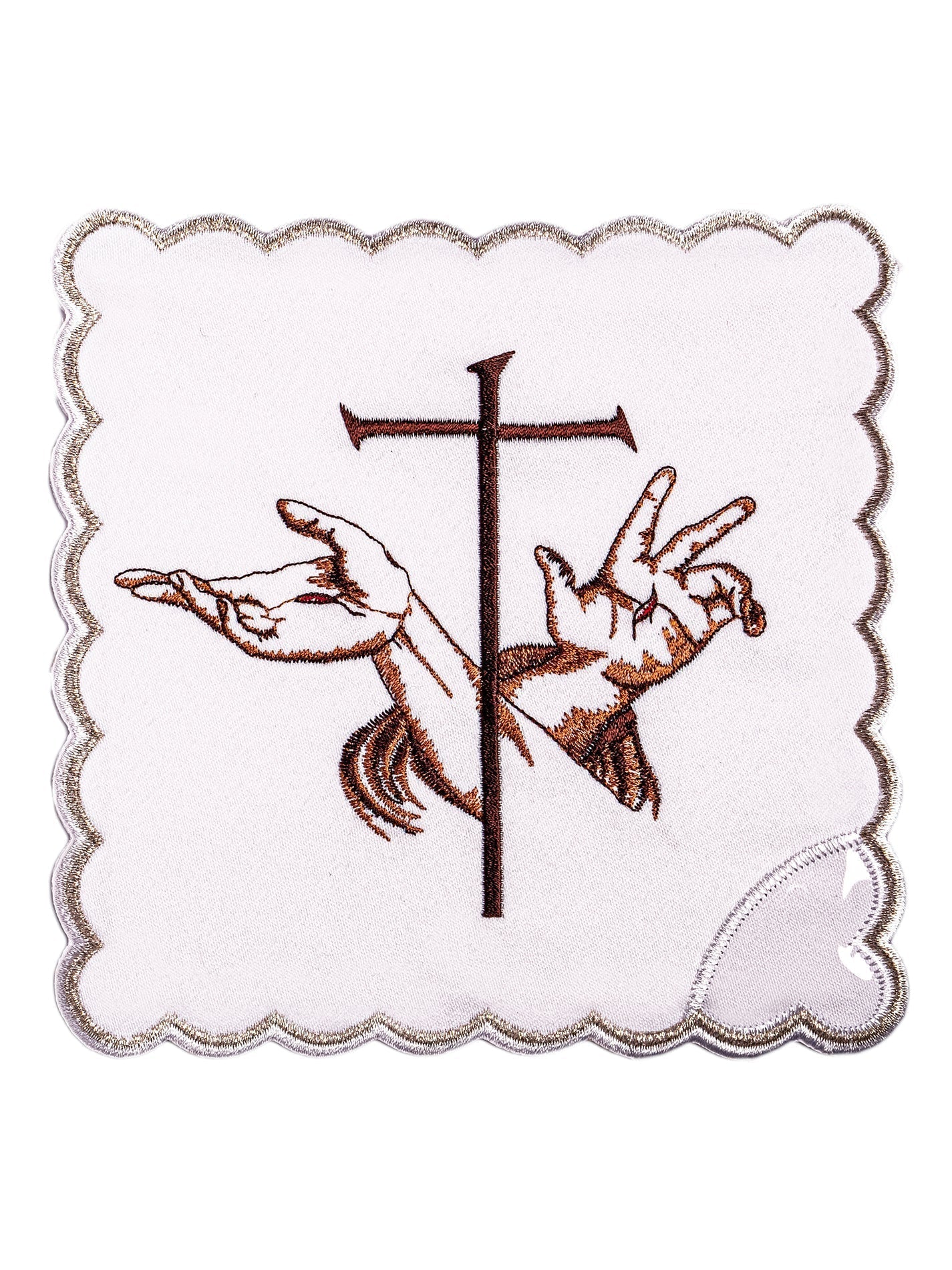 Conjunto de alfaias litúrgicas com símbolo franciscano, bordado de cruz e mãos de Jesus.