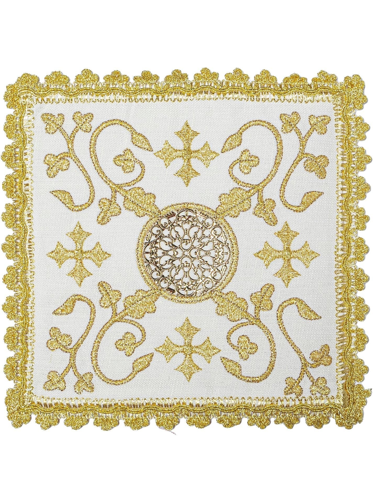 Conjunto de alfaias litúrgicas ricamente bordado