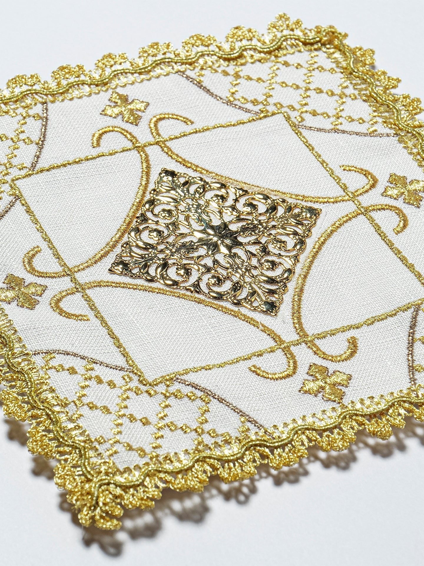 Conjunto de Alfaias Litúrgicas com Bordado de Cruzes