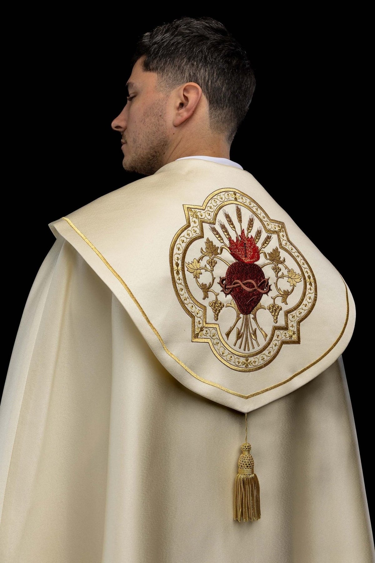 Kapa liturgiczna z haftem Najświętszego Serca Jezusa