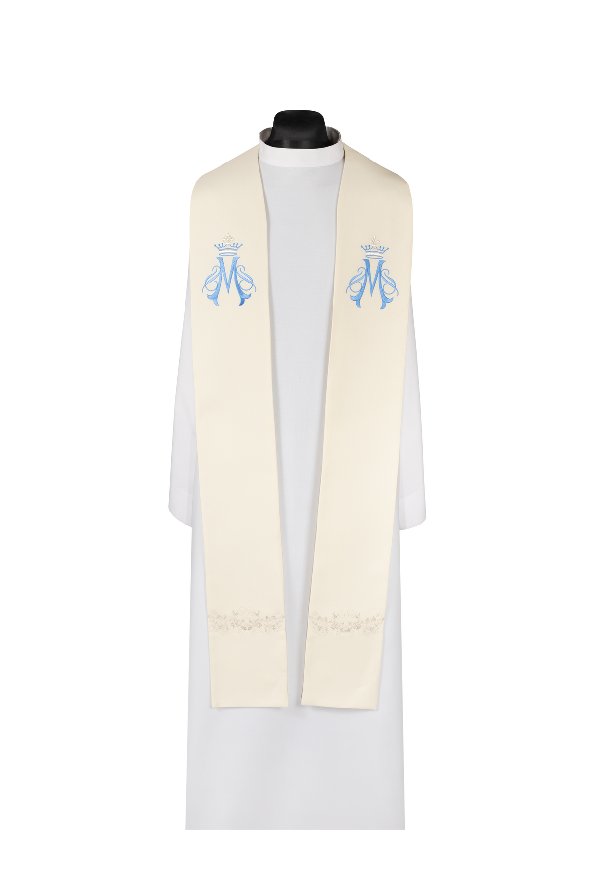 Estola mariana bordada creme, vista frontal, com monograma mariano azul e bordado floral nas pontas