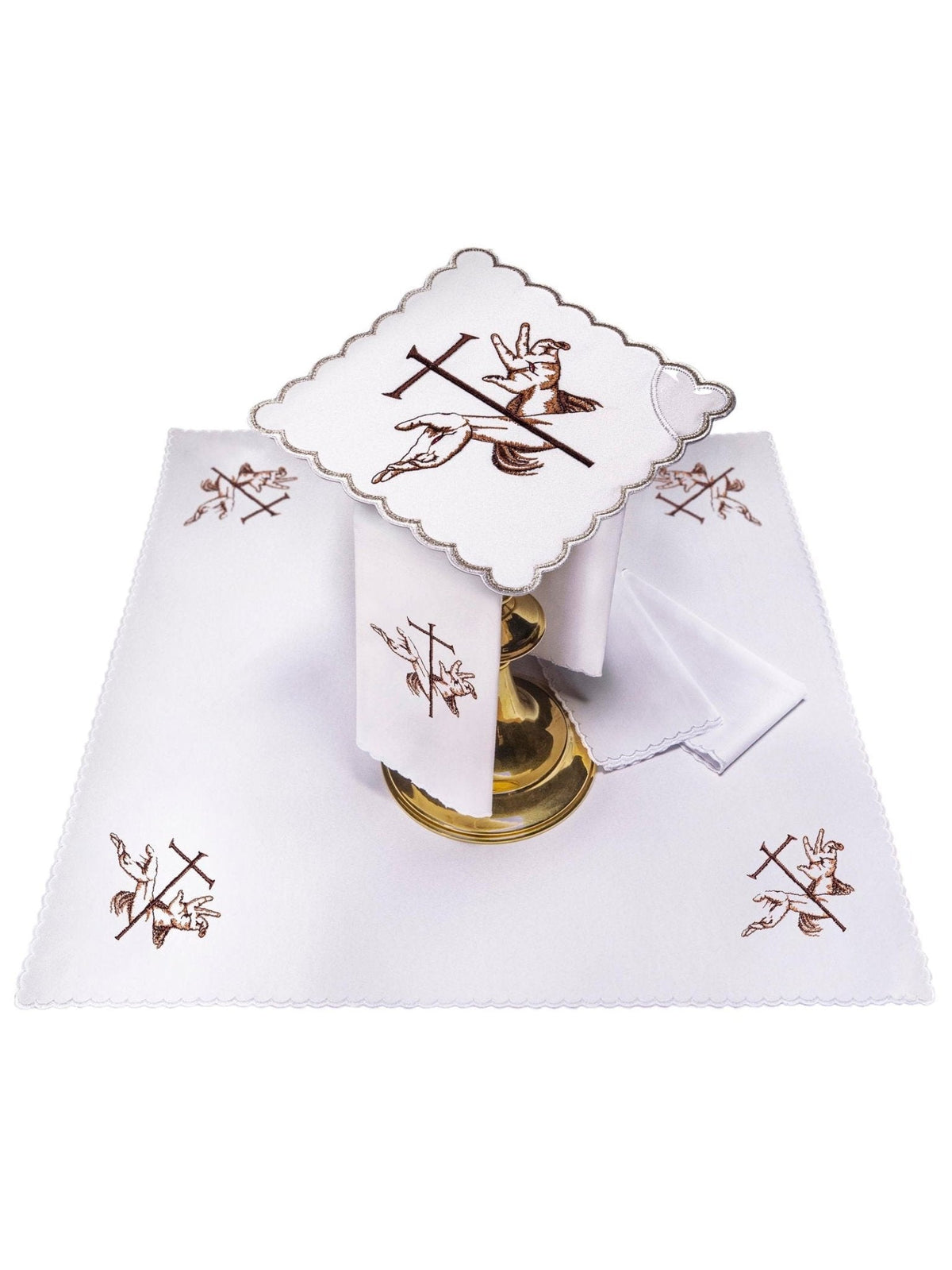 Conjunto de alfaias litúrgicas com símbolo franciscano, branco, com bordas recortadas e bordado em marrom
