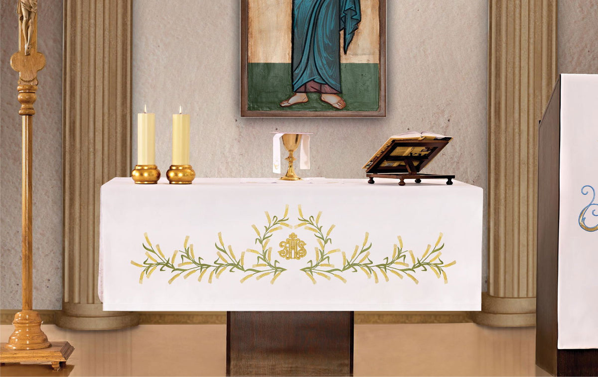 Toalha de altar com bordado frontal de espigas de trigo, branca, com monograma IHS e ramos dourados e verdes