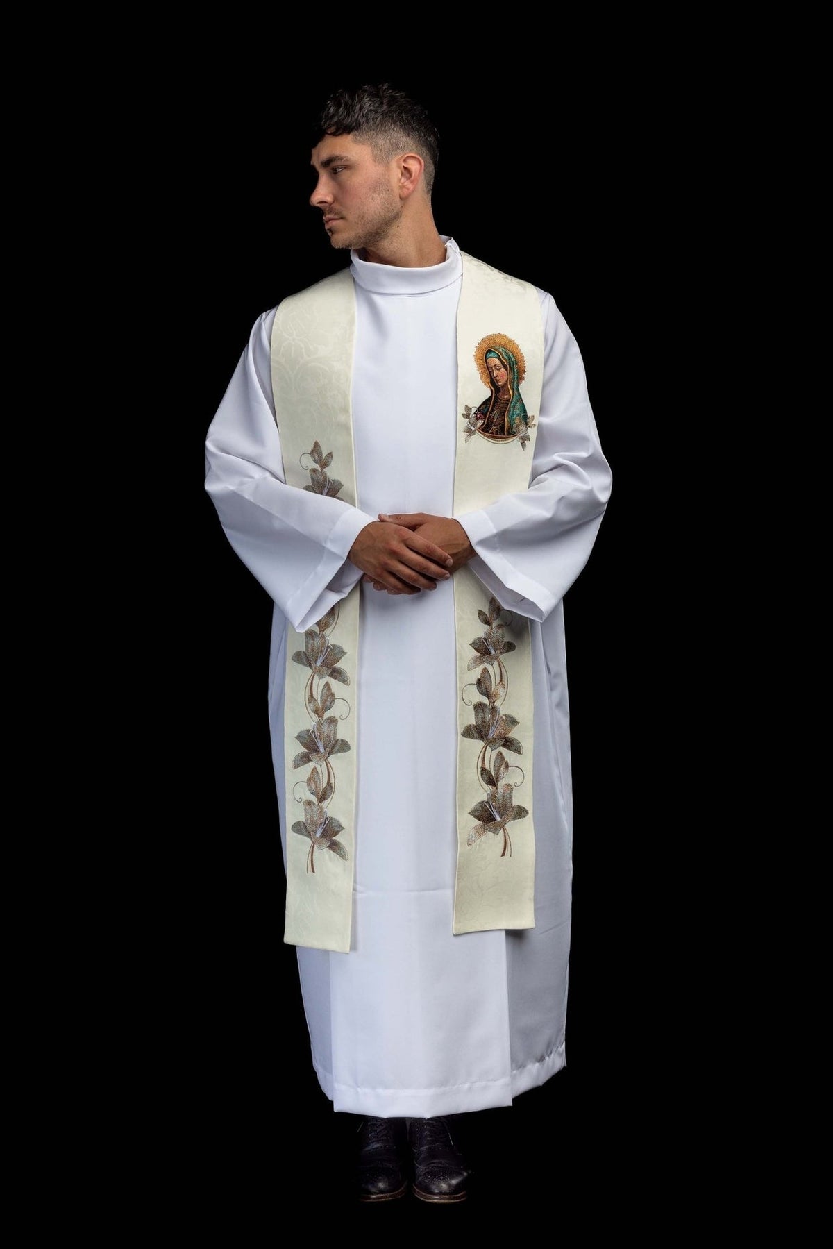 Estola bordada com Nossa Senhora e flores, vista frontal completa