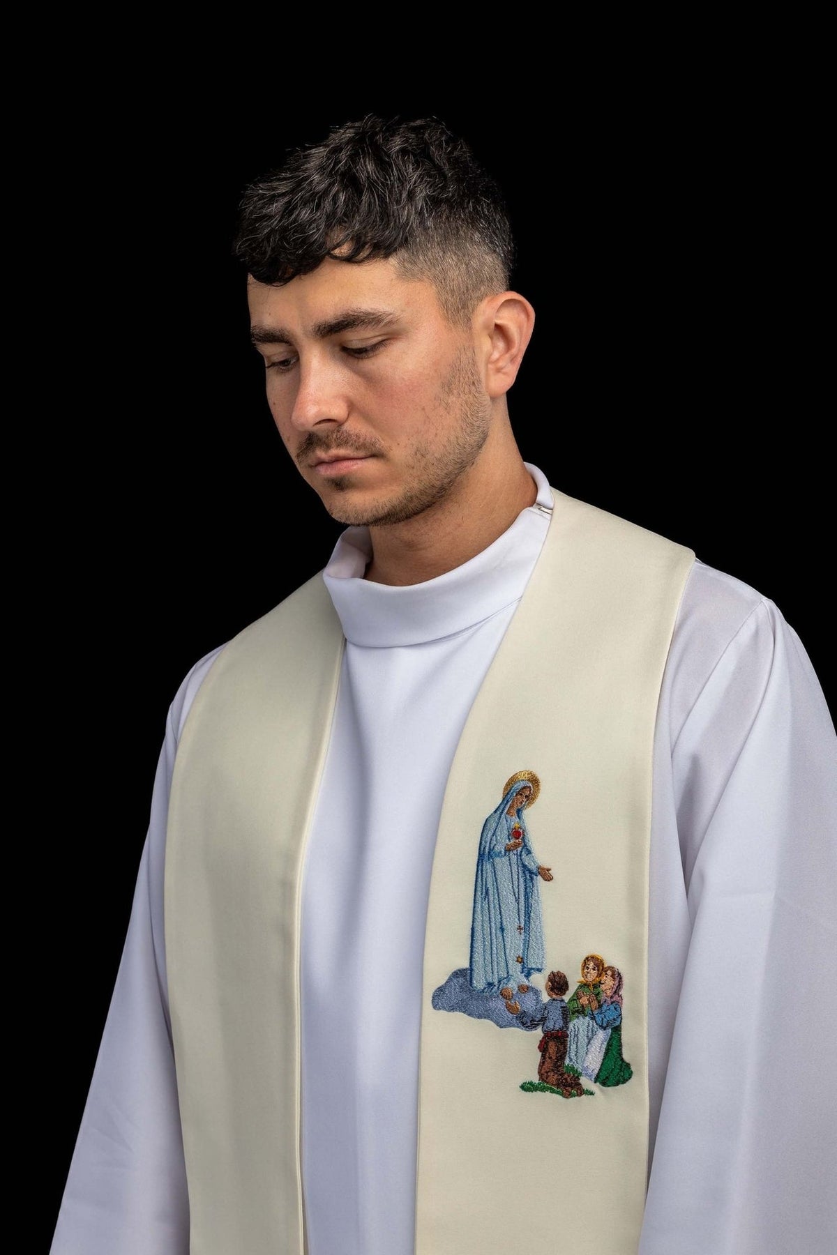 Estola marfim ecru de Nossa Senhora de Fátima, vista frontal superior usada