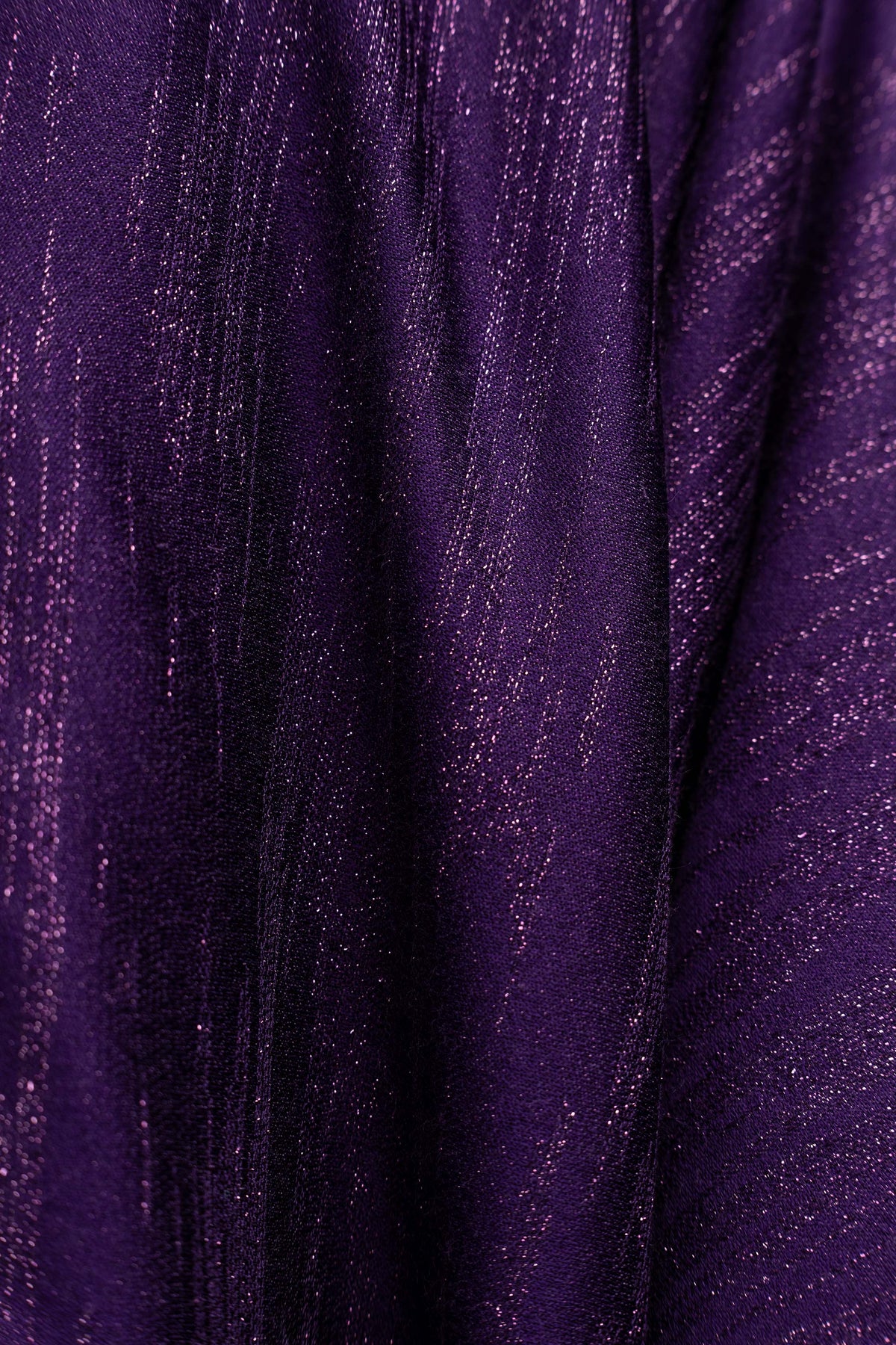 Casula roxa, close-up do tecido roxo com brilho discreto