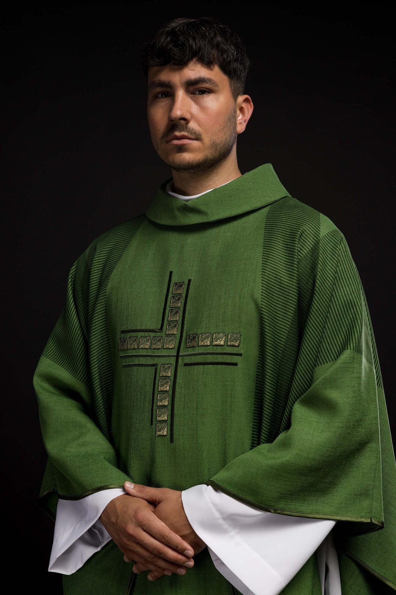 Casula verde litúrgica com cruz