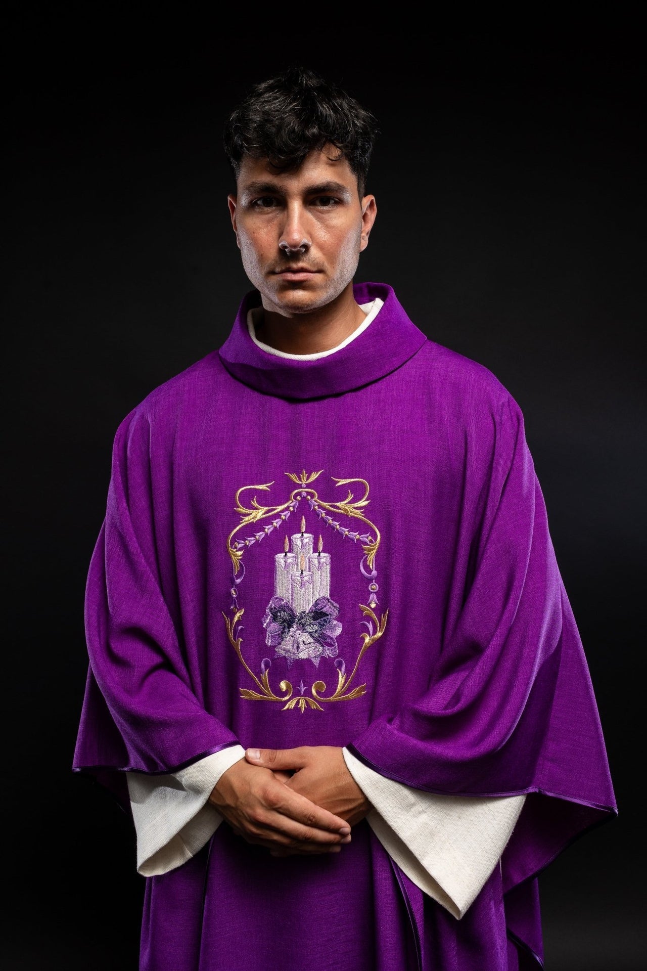 Casula de Advento com bordado de velas