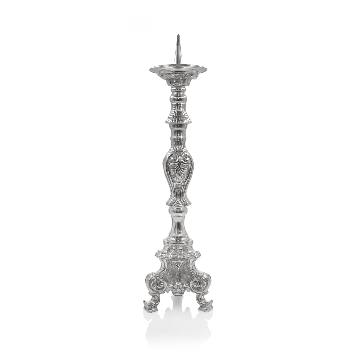 Castiçal de latão niquelado - 45 cm, vista frontal com base ornamentada e detalhes em relevo